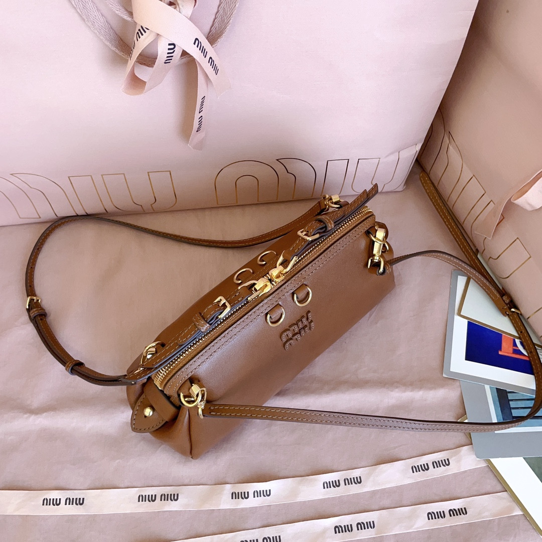 Miu Miu Caprice Leather Clutch 14x24x8.5cm