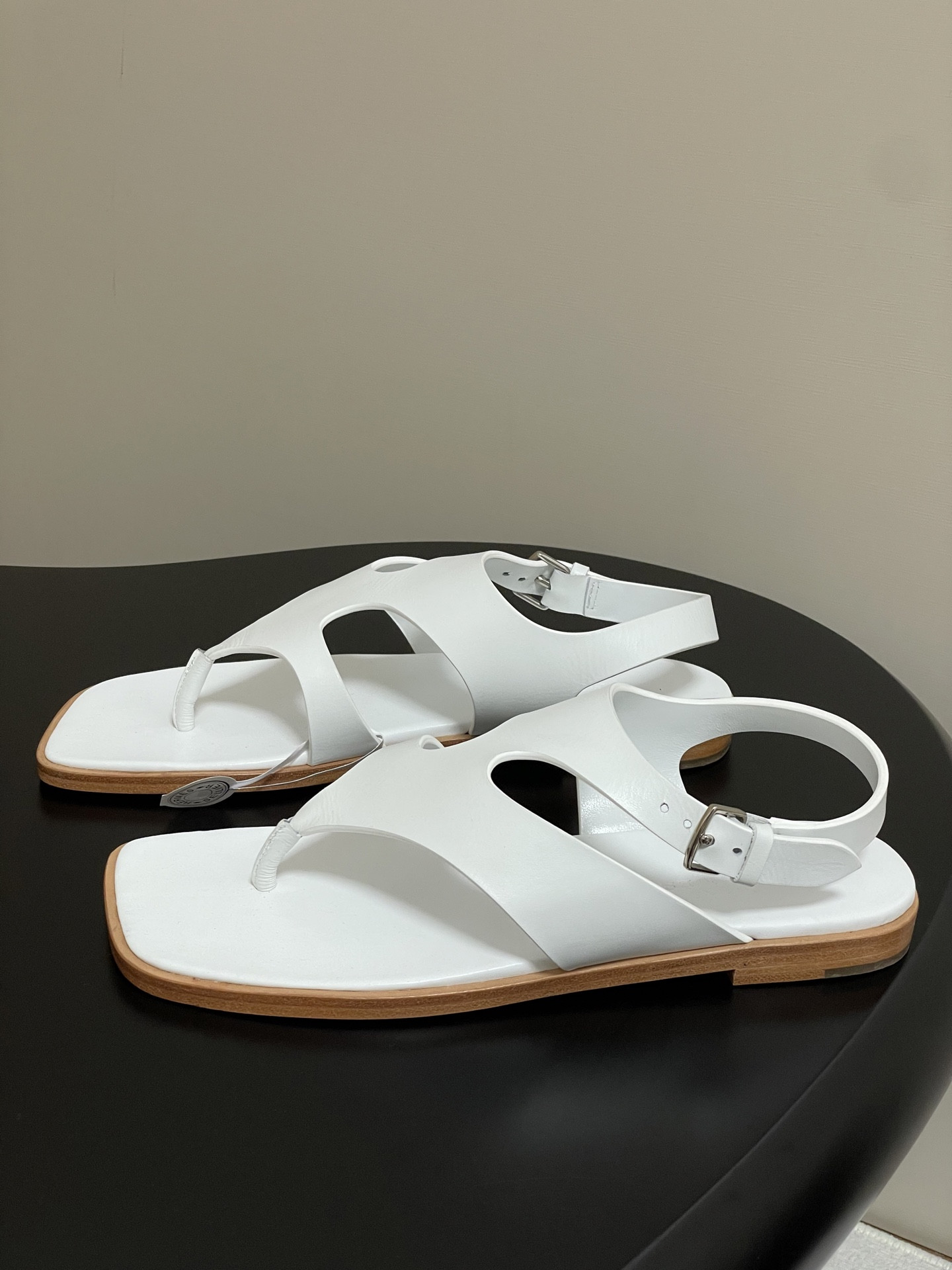 ua H**me5 karen sandal