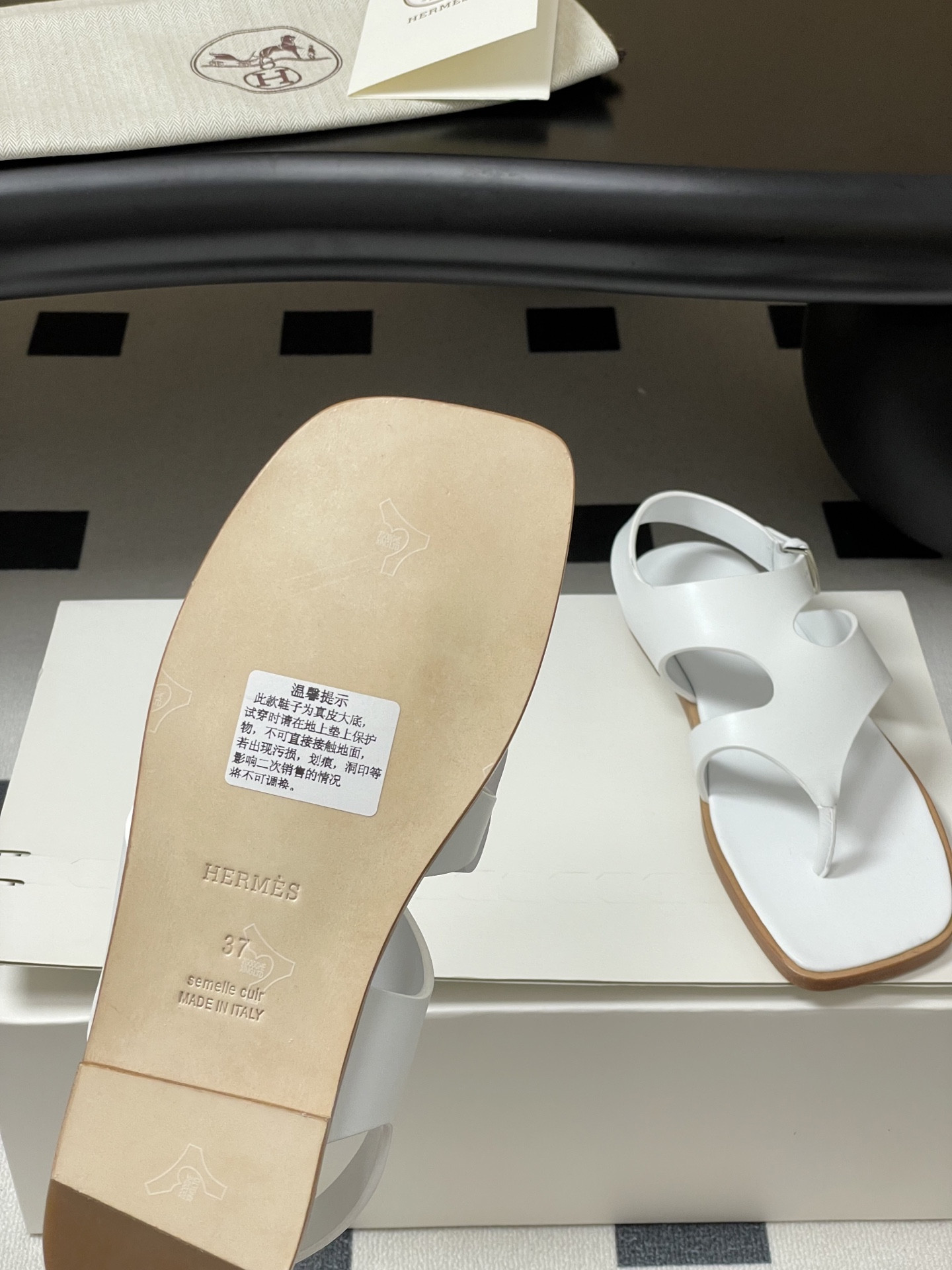 ua H**me5 karen sandal