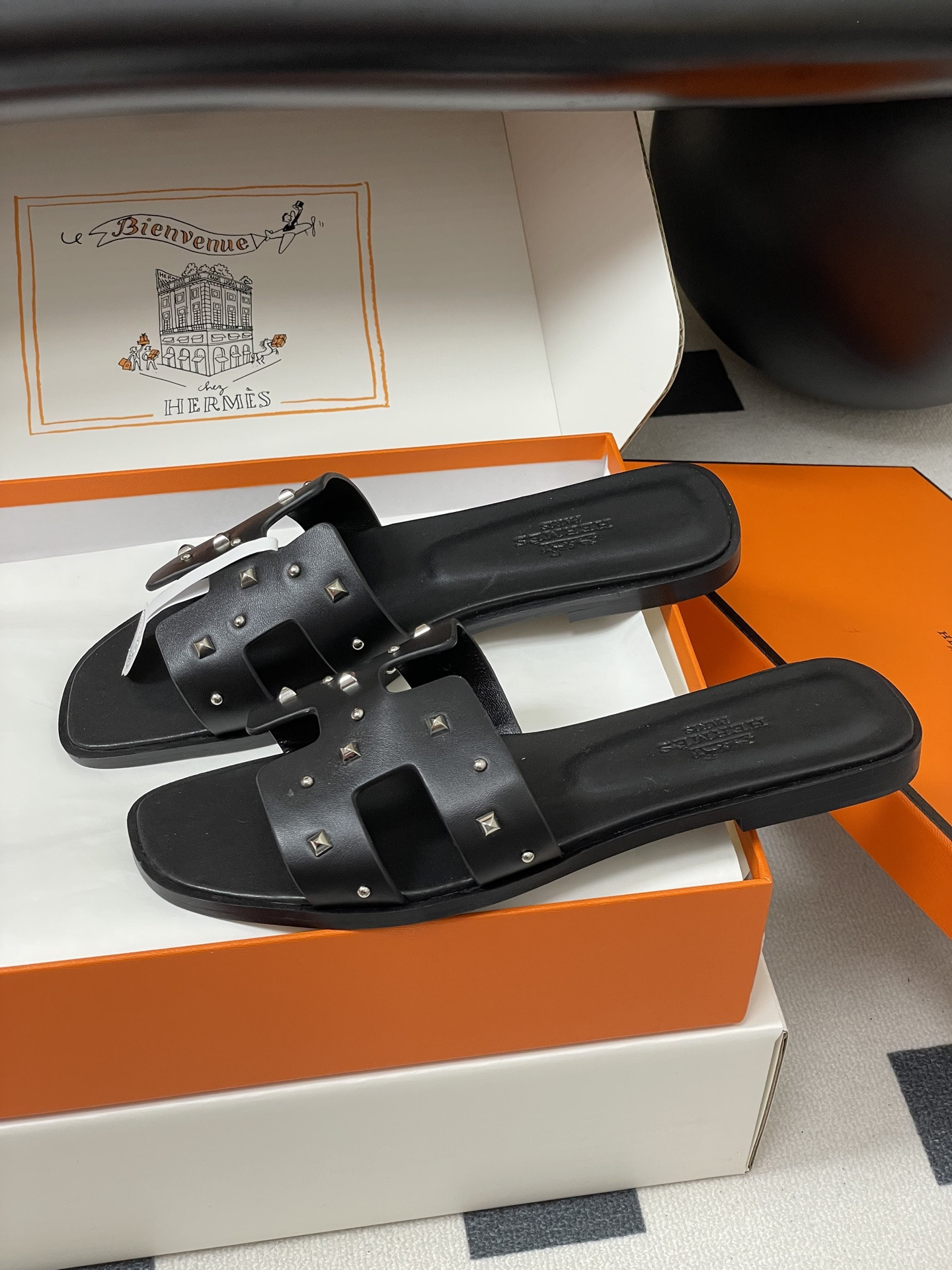 ua H**me5 oran sandal