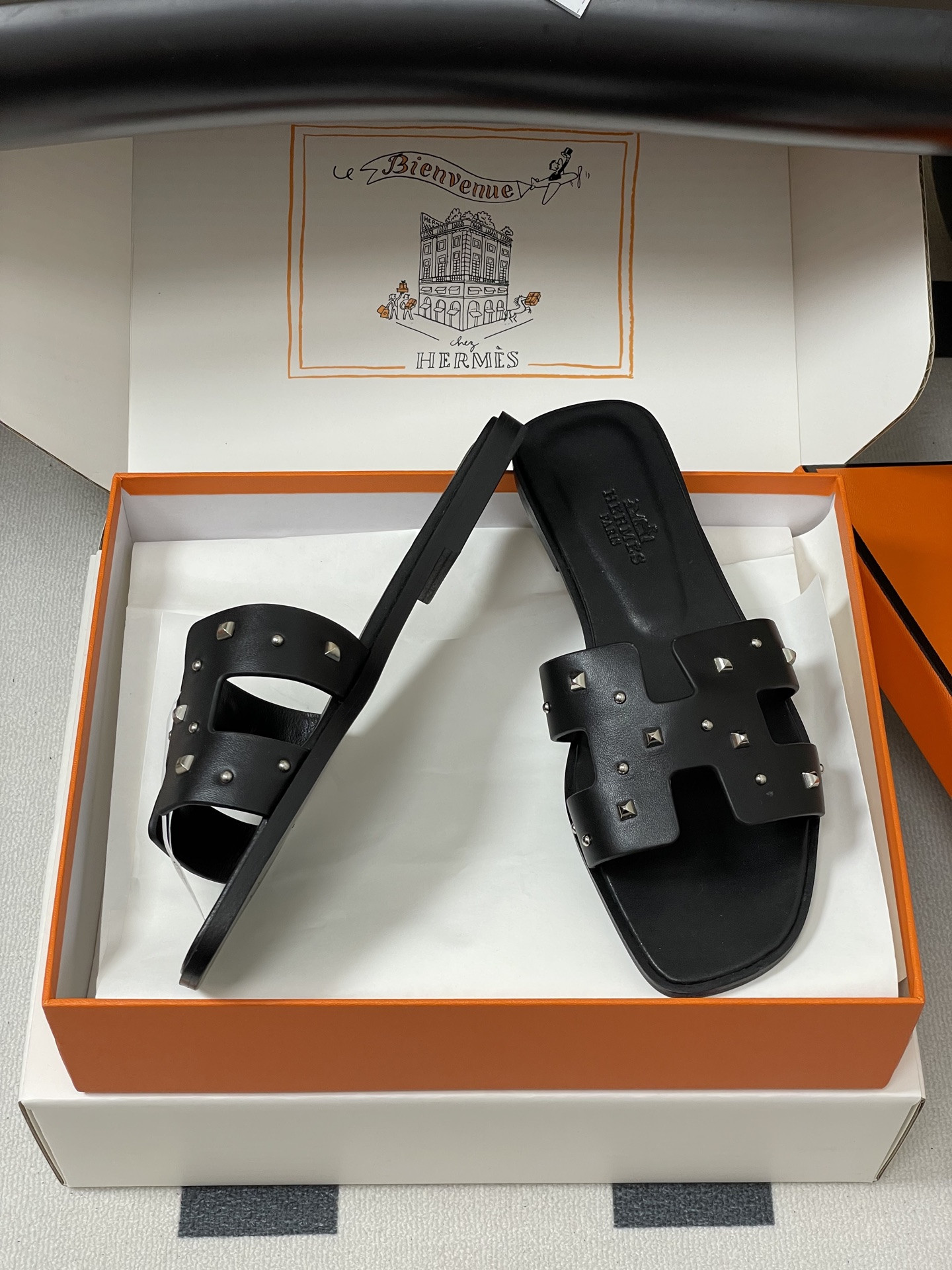 ua H**me5 oran sandal