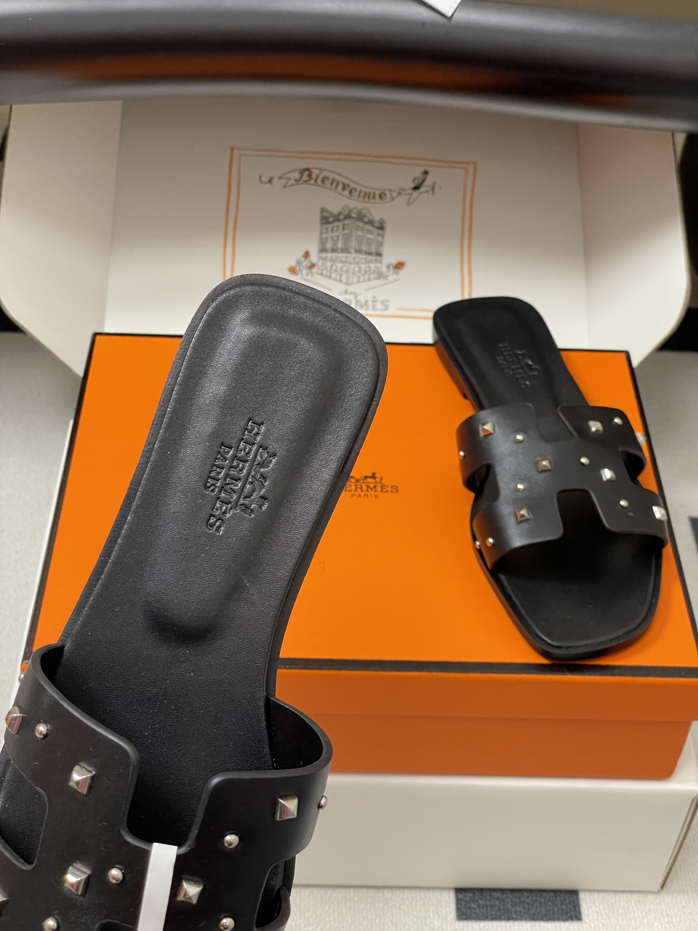 ua H**me5 oran sandal