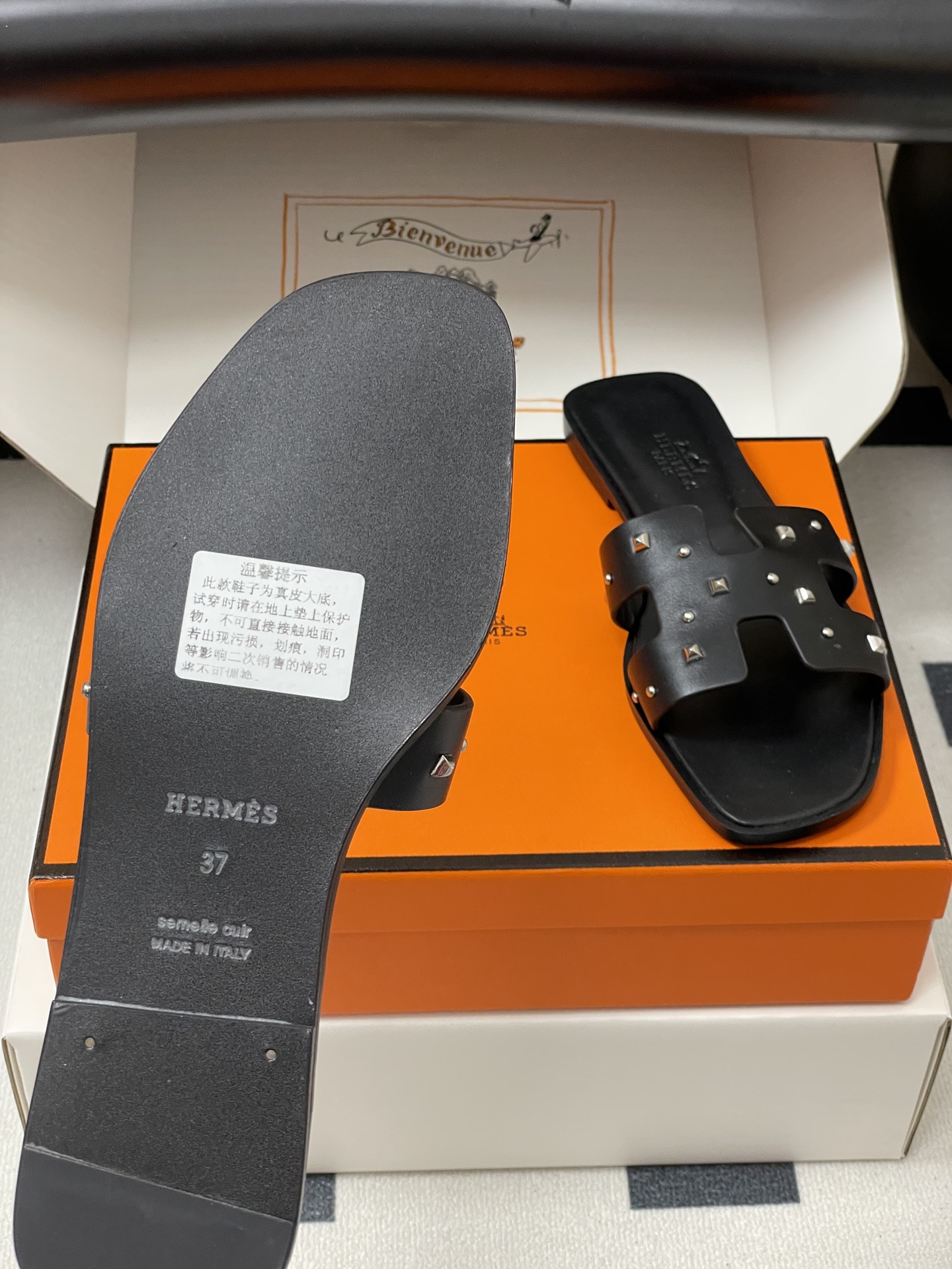 ua H**me5 oran sandal
