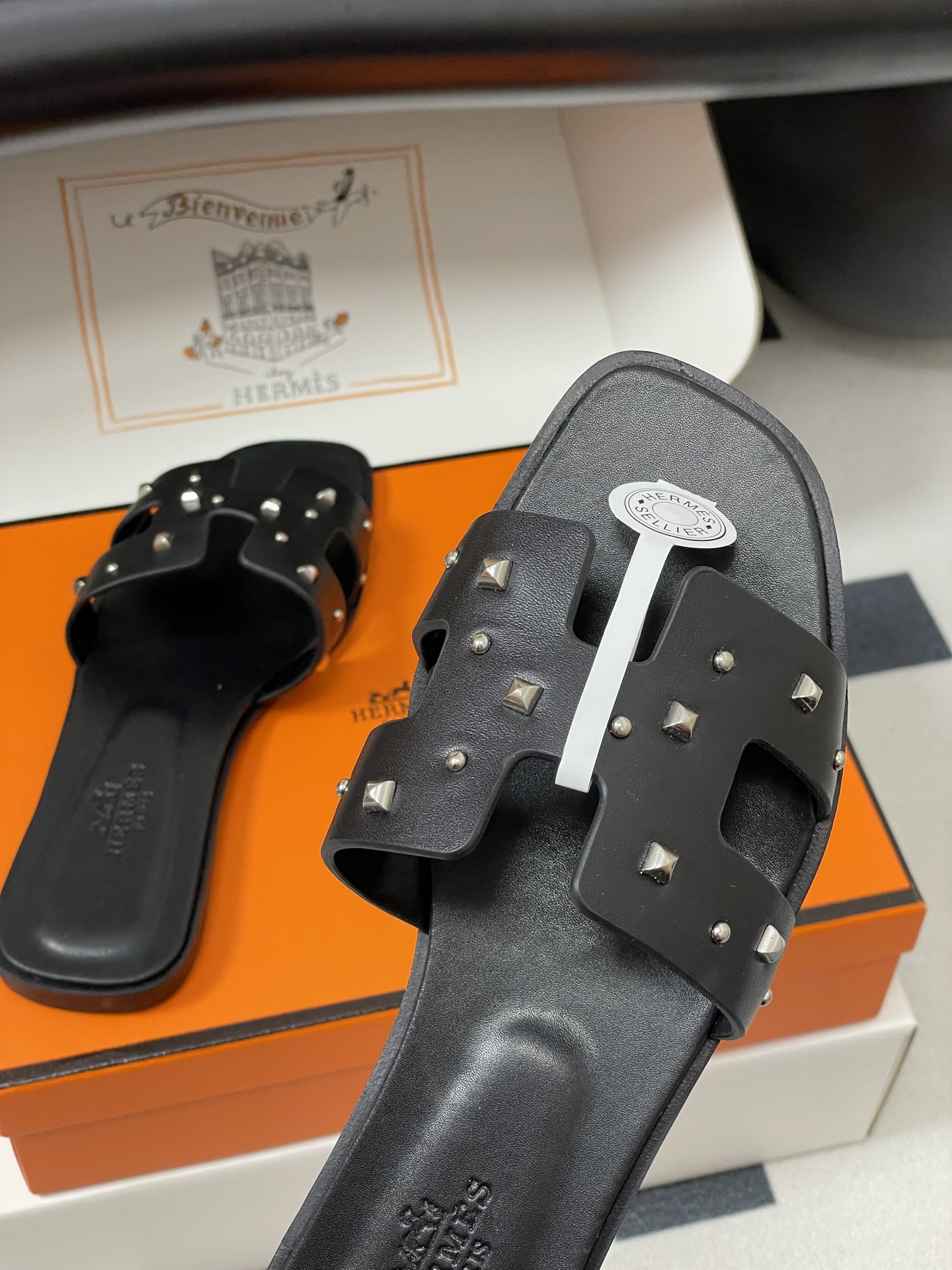 ua H**me5 oran sandal