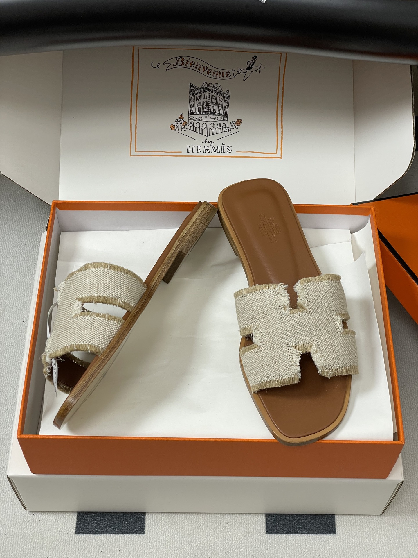ua H**me5 oran sandal