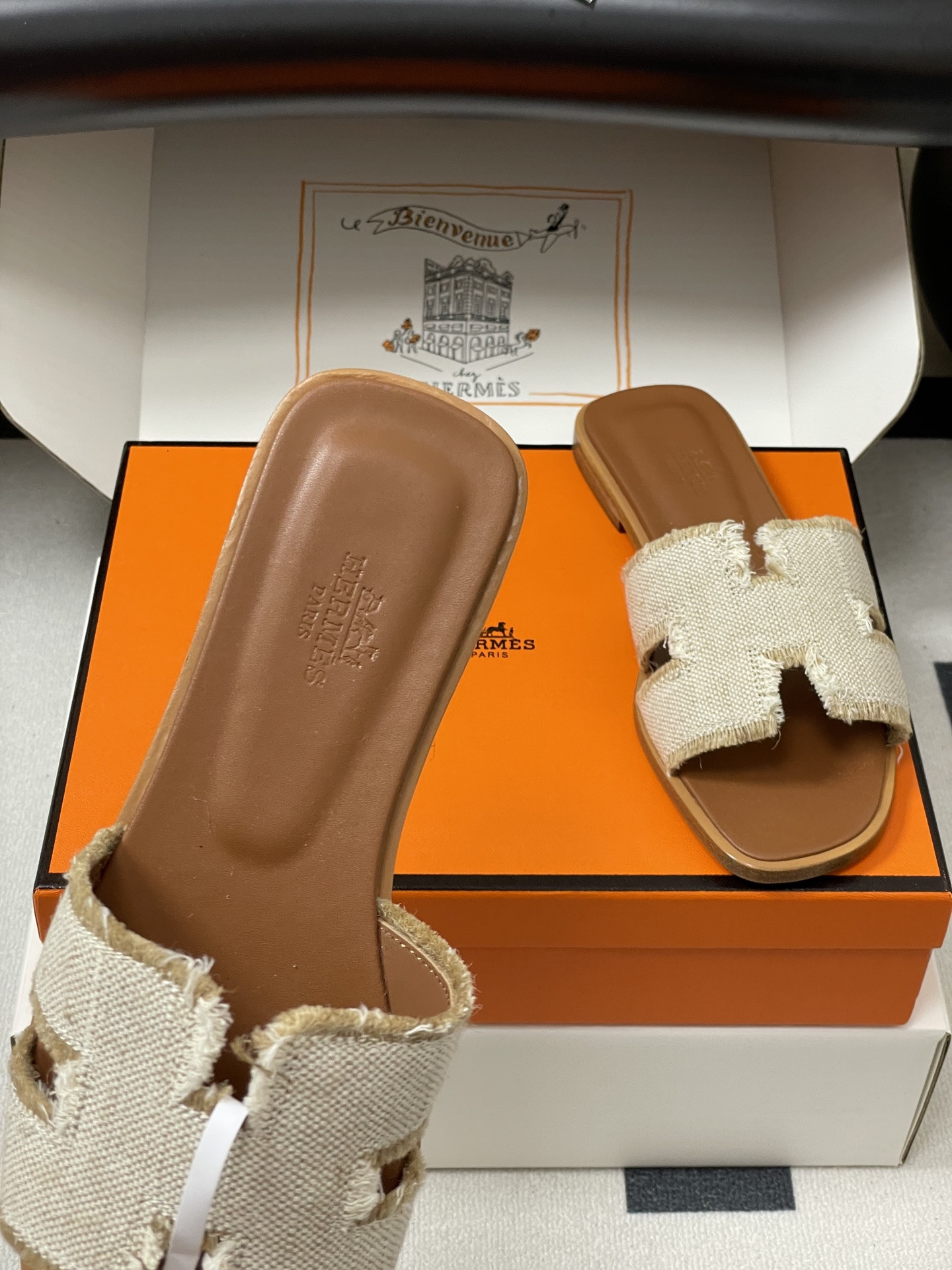 ua H**me5 oran sandal