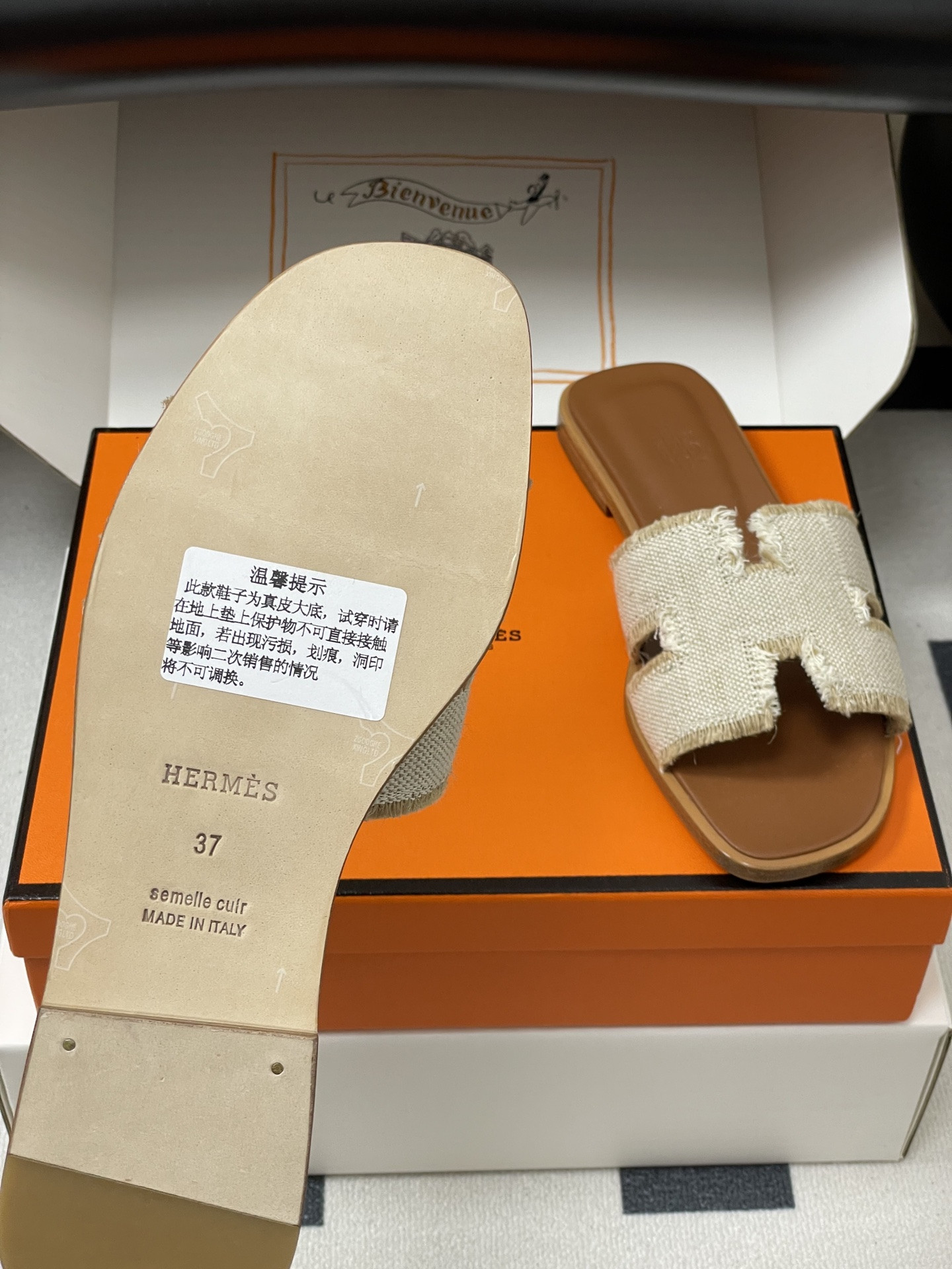 ua H**me5 oran sandal