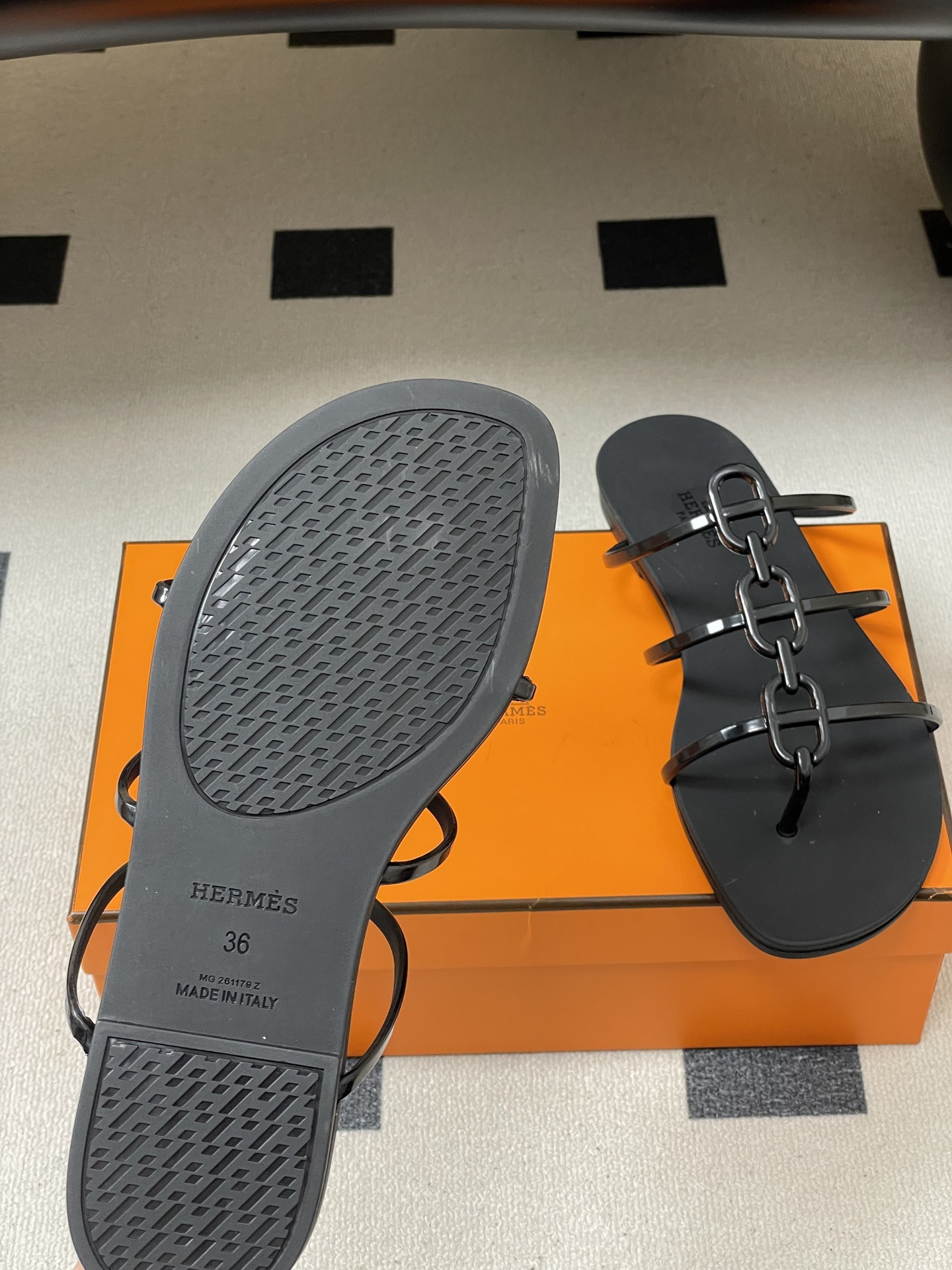 ua H**me5 mykonos sandal