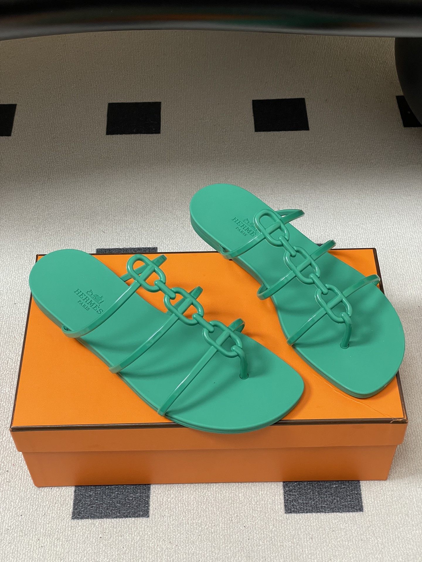 ua H**me5 mykonos sandal