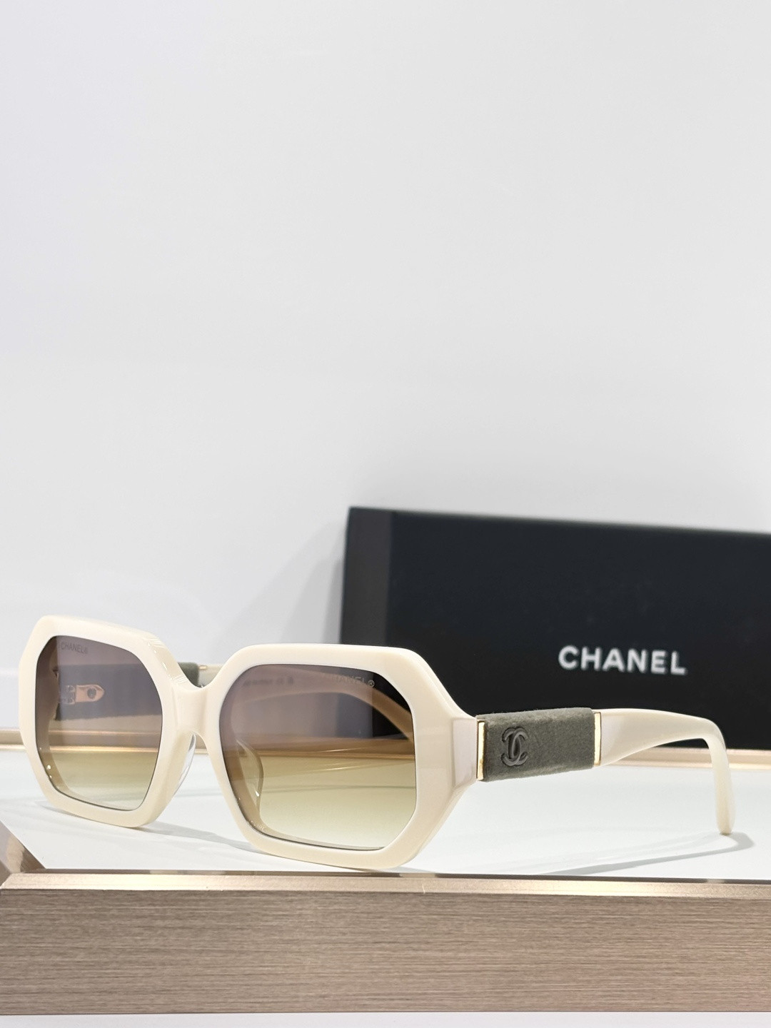 Ch**el glasses ch6088 54-20-145
