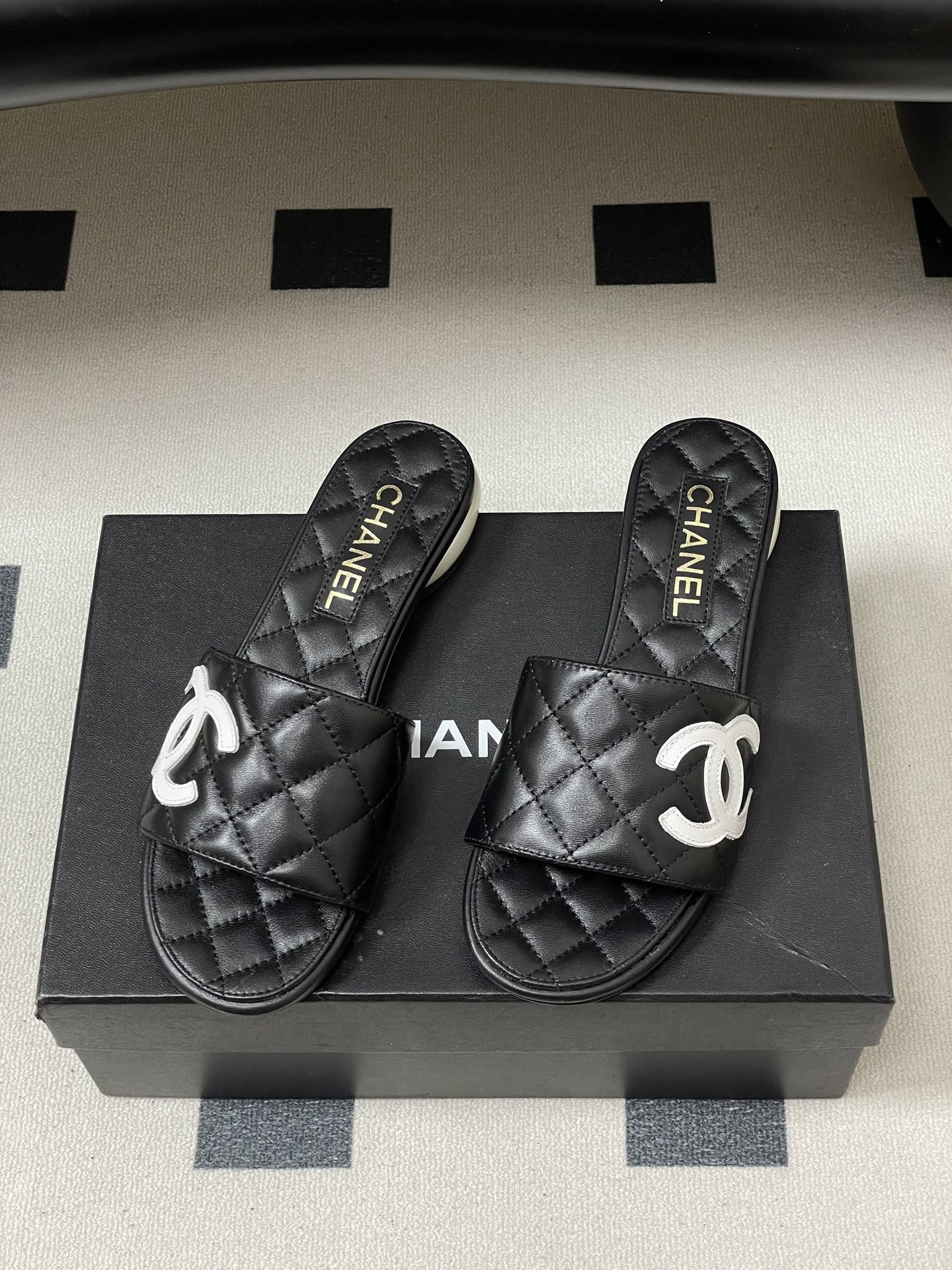 UA Chanel Slides