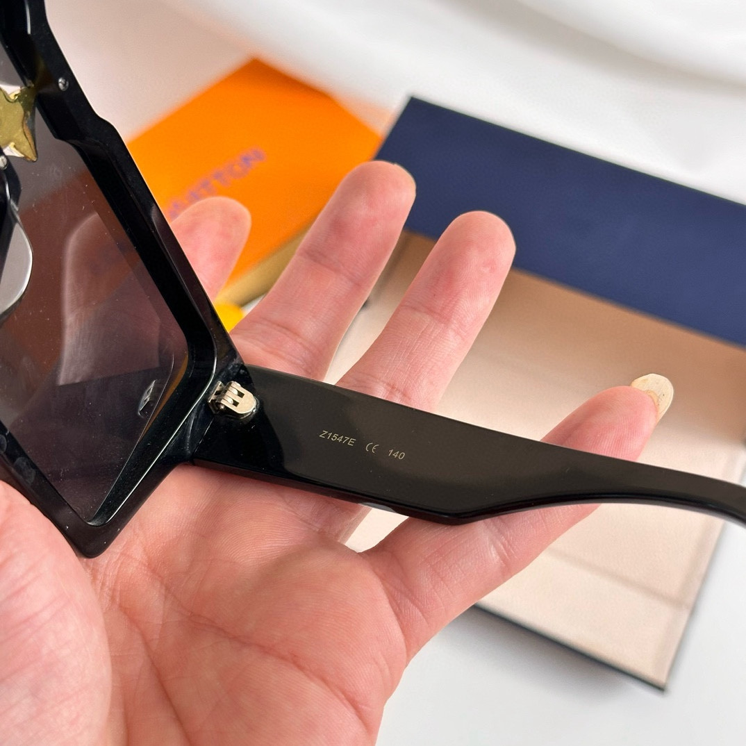 LV Glasses Z1551E