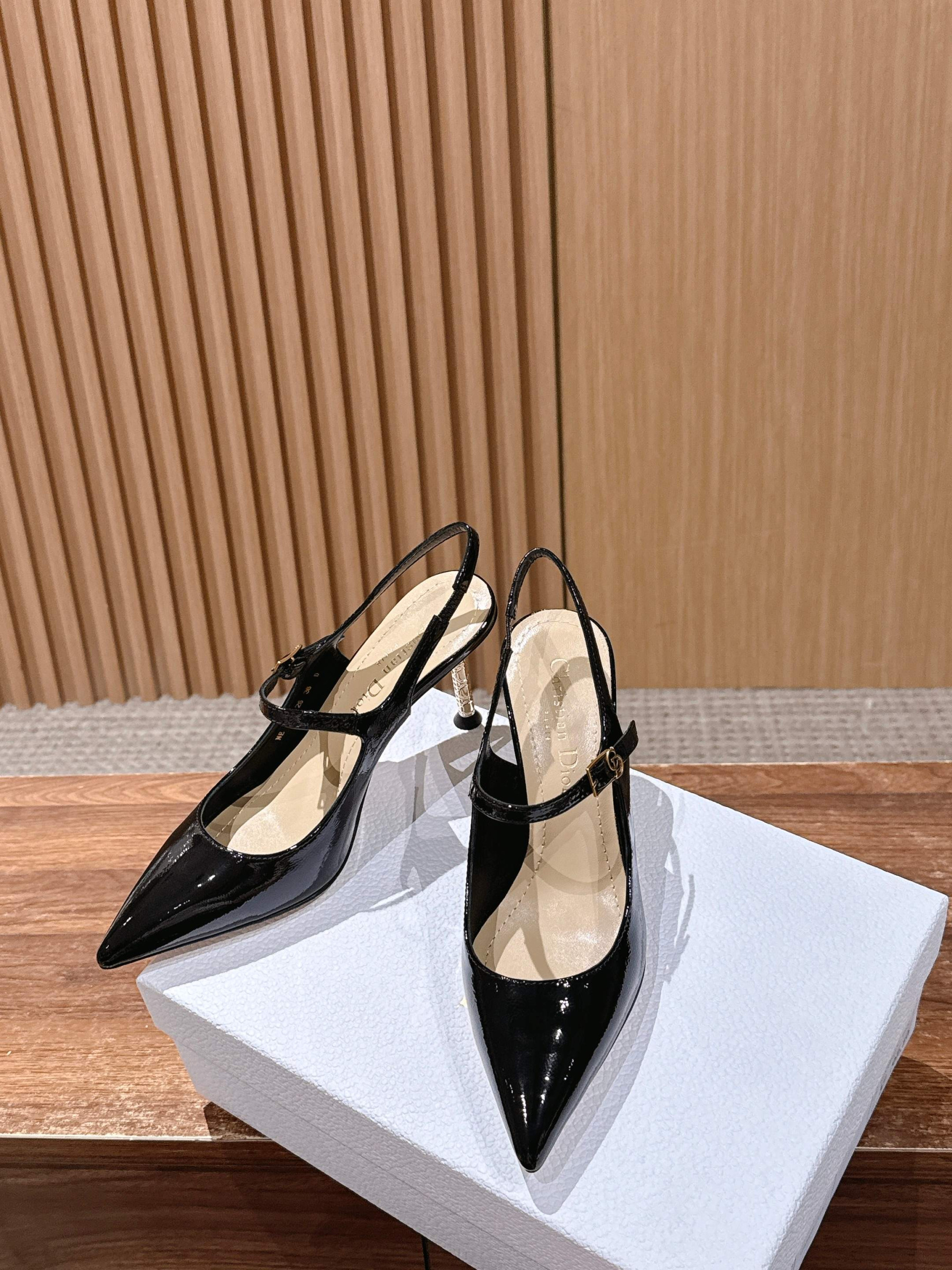 ua D10r icon slingback pump
