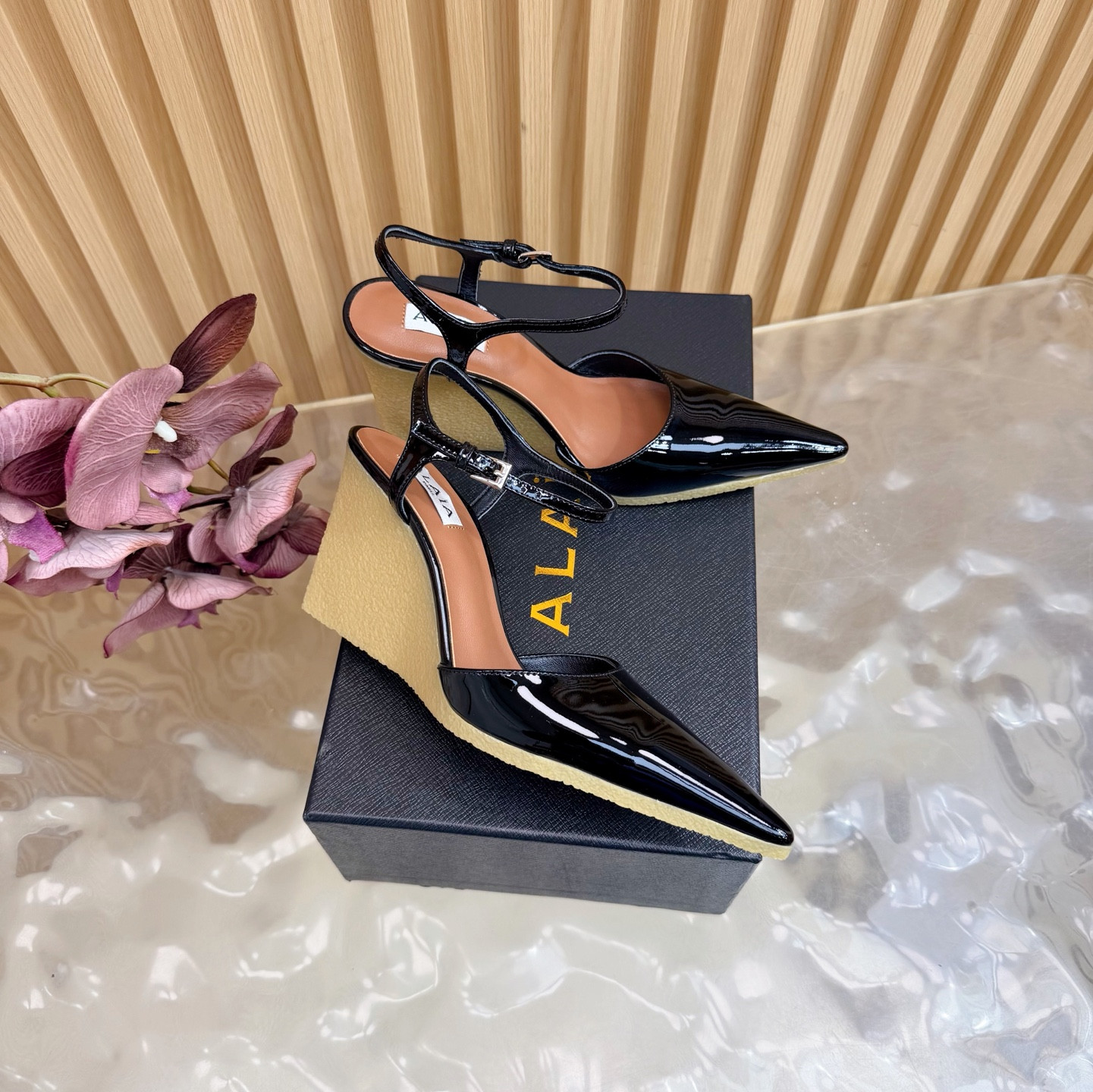 ua A1a1a wedge pumps in patent leather 9cm heel