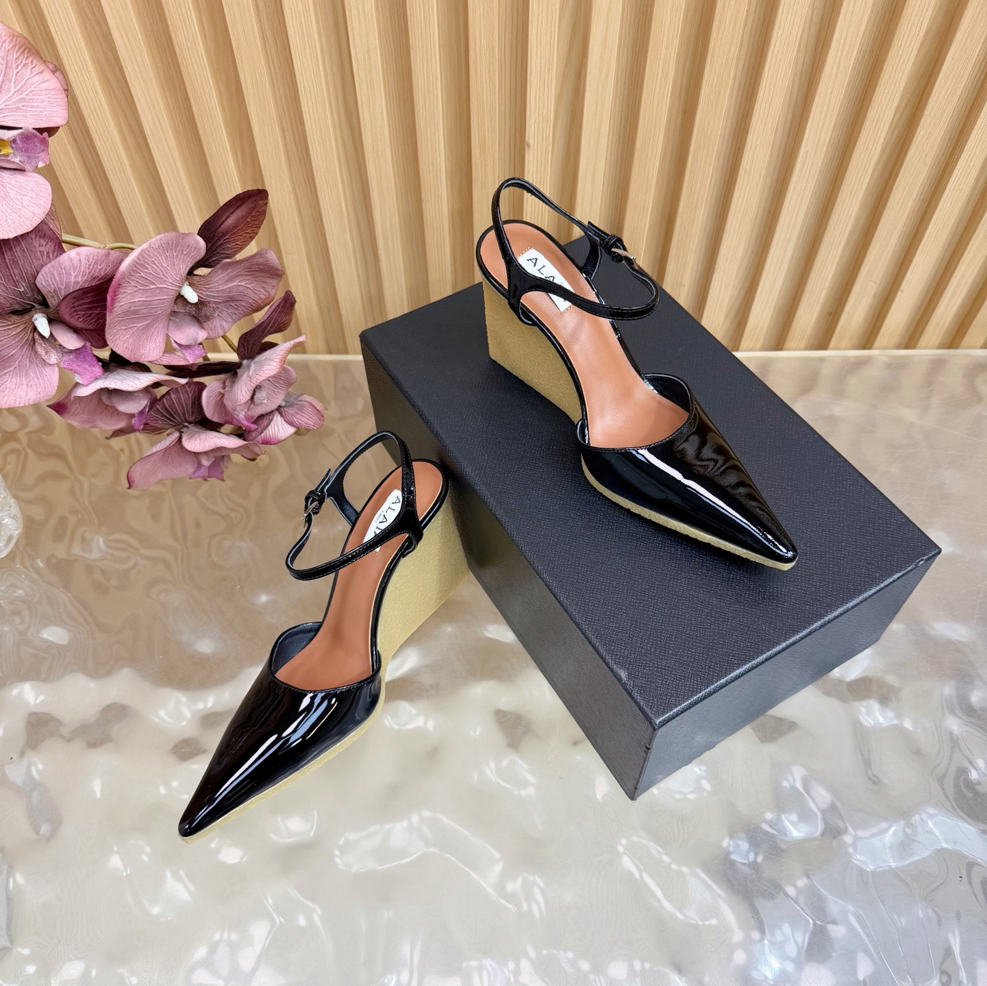 ua A1a1a wedge pumps in patent leather 9cm heel