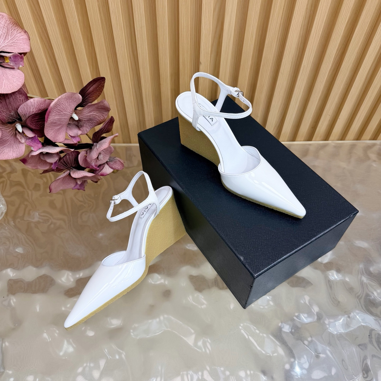 ua A1a1a wedge pumps in patent leather 9cm heel
