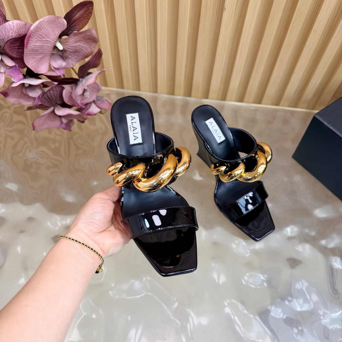 ua A1a1a wave jewel mules