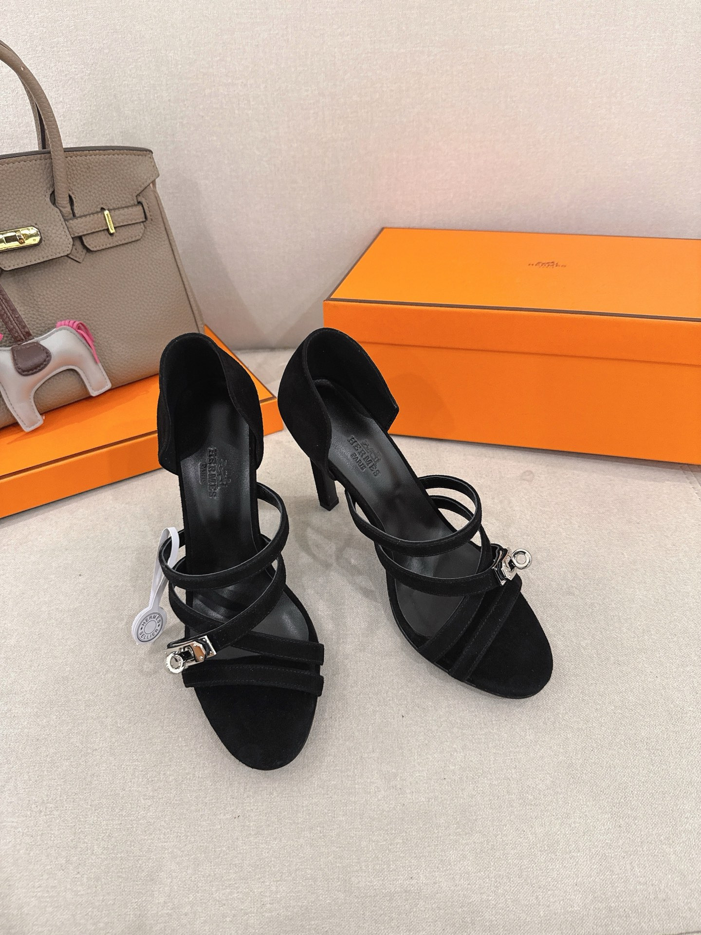 ua H**me5 lipstick 105 sandal