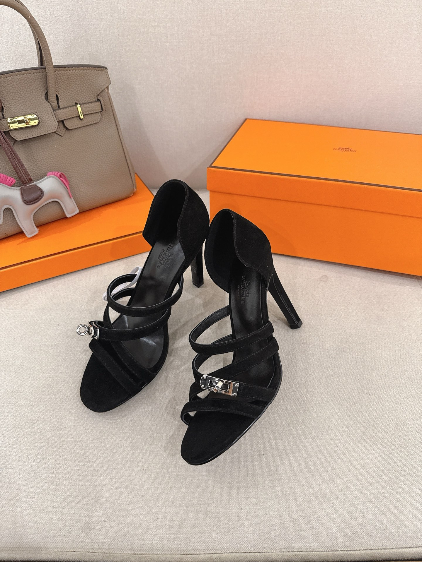 ua H**me5 lipstick 105 sandal