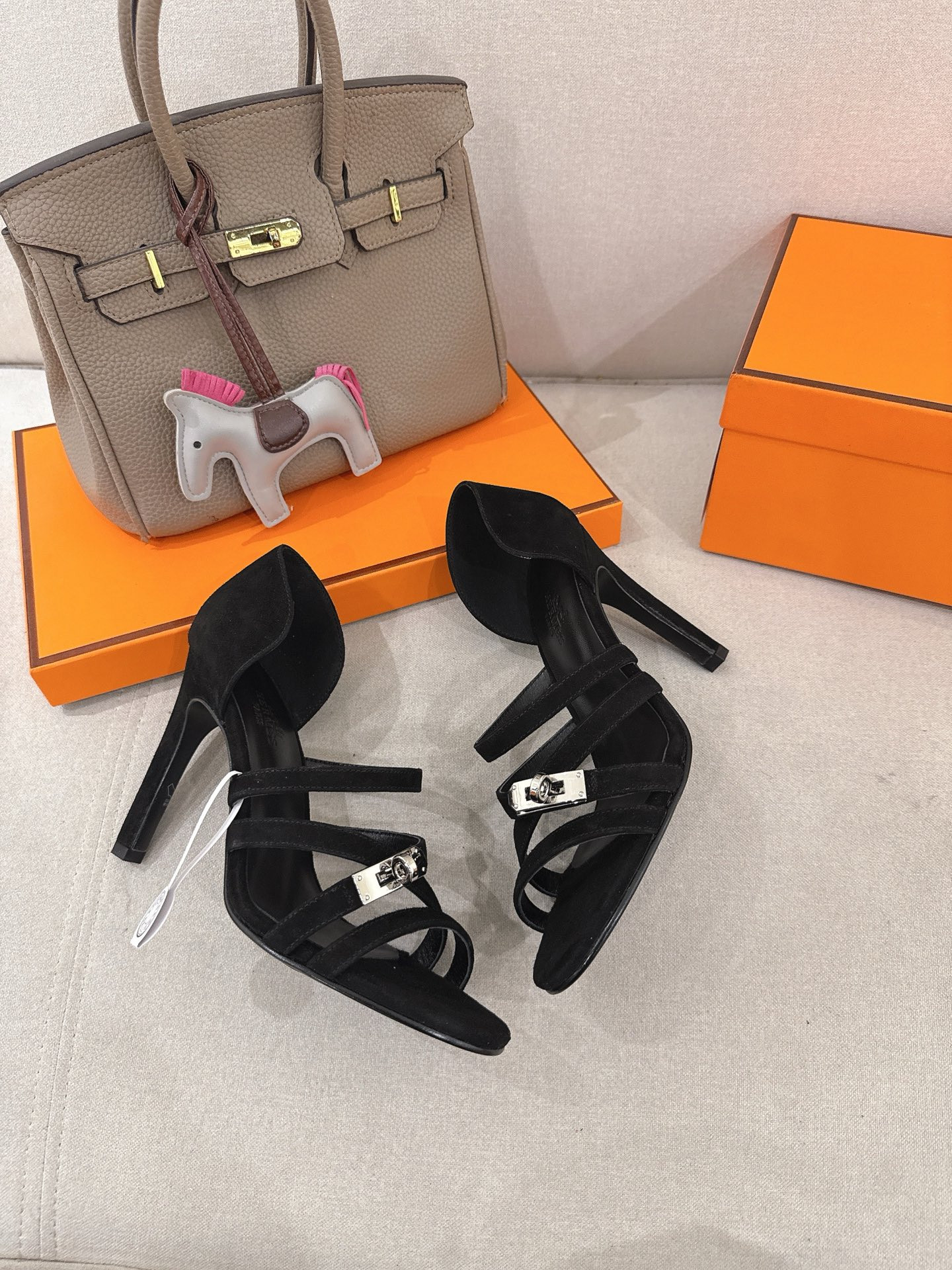 ua H**me5 lipstick 105 sandal