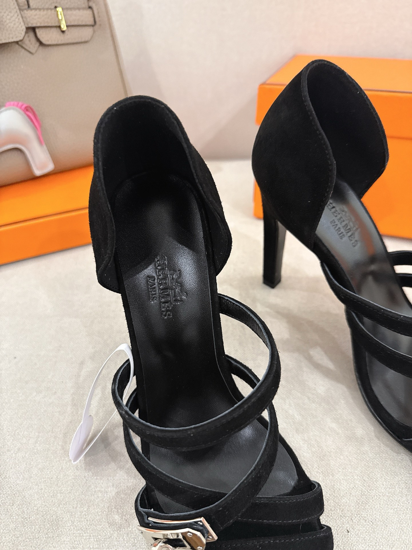 ua H**me5 lipstick 105 sandal