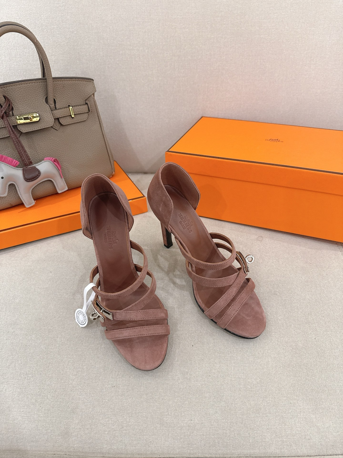 ua H**me5 lipstick 105 sandal