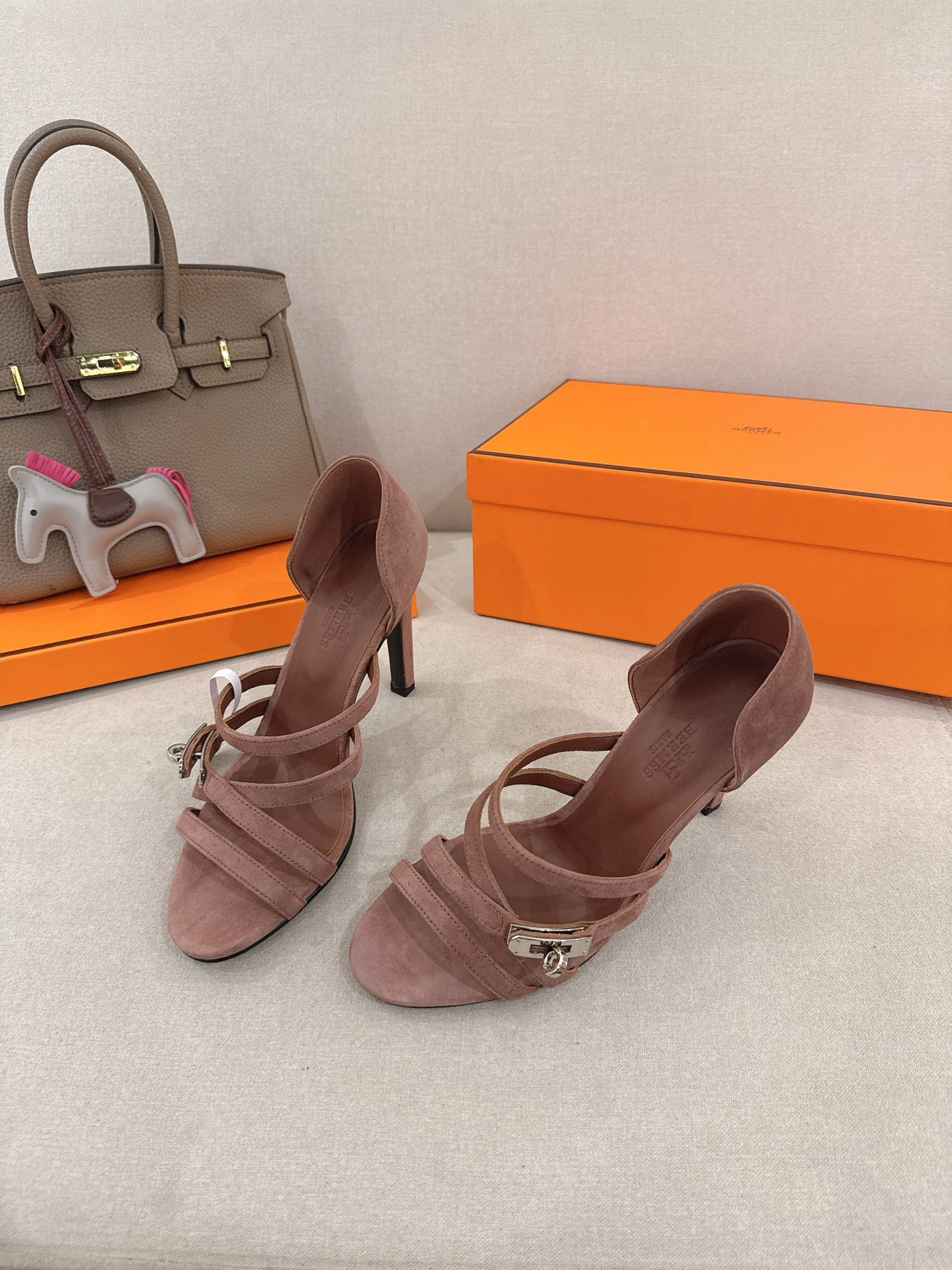 ua H**me5 lipstick 105 sandal