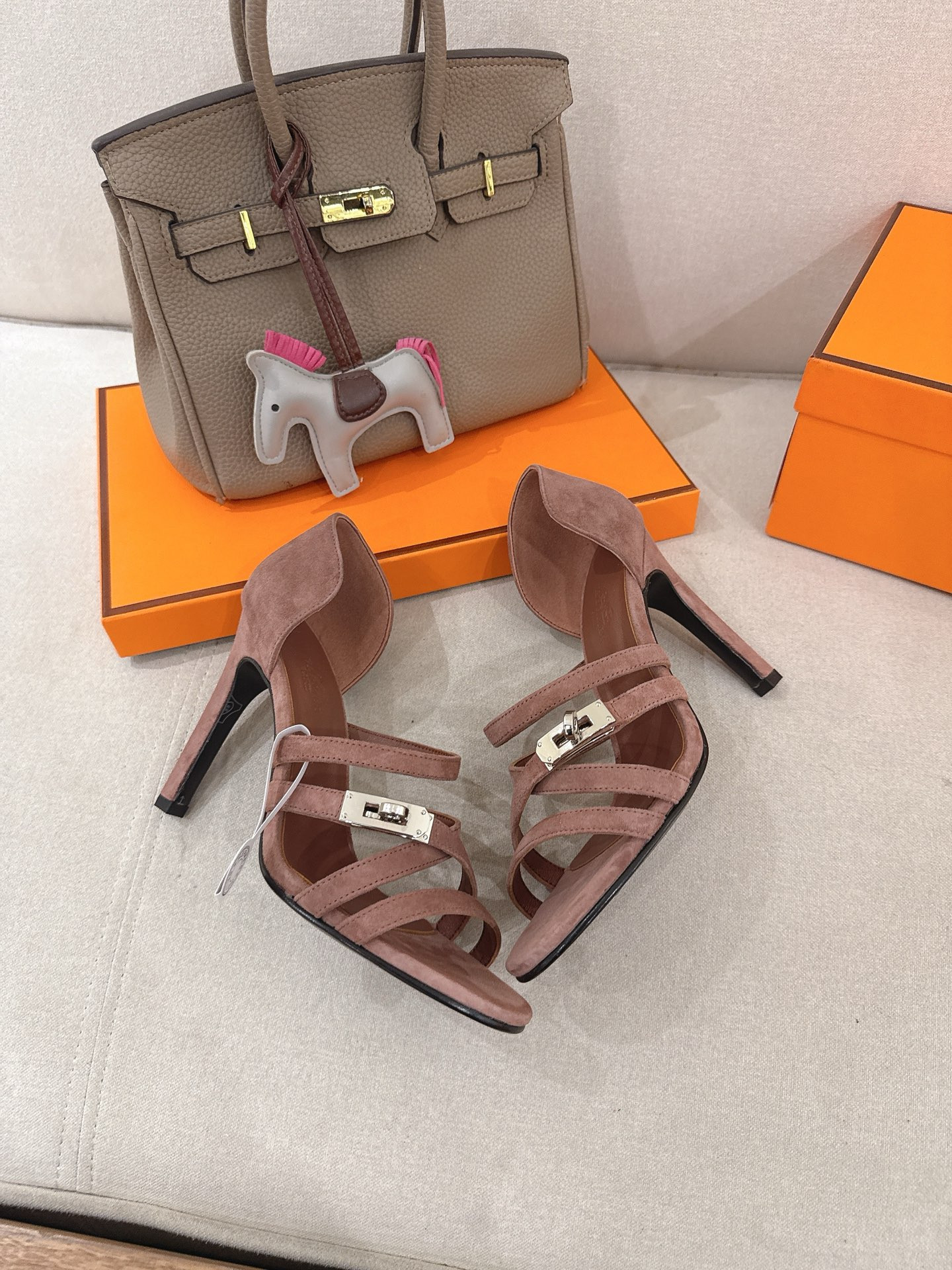 ua H**me5 lipstick 105 sandal