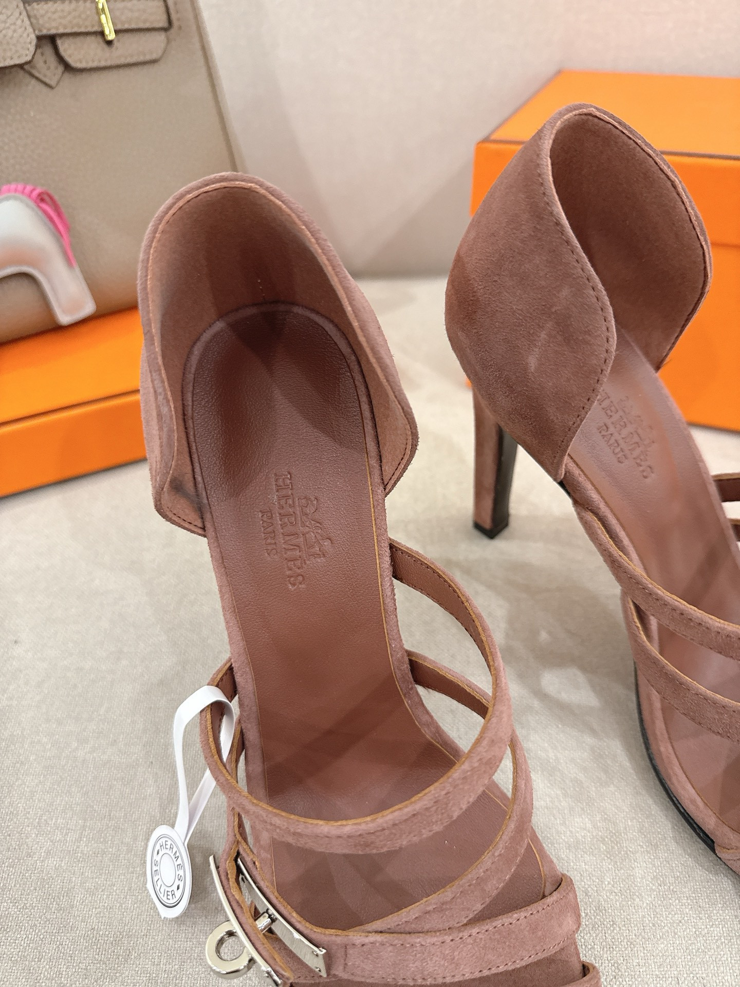 ua H**me5 lipstick 105 sandal