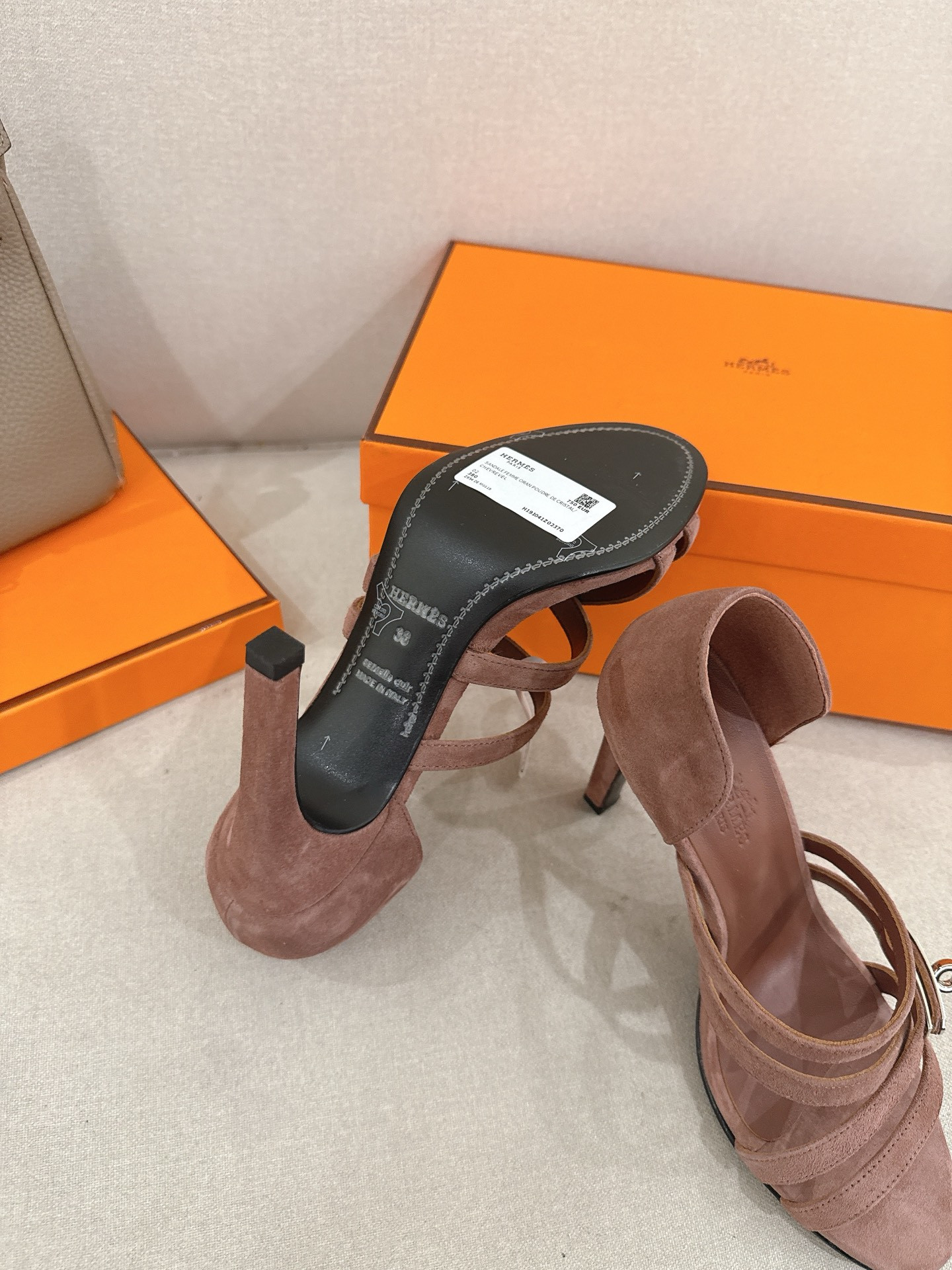 ua H**me5 lipstick 105 sandal
