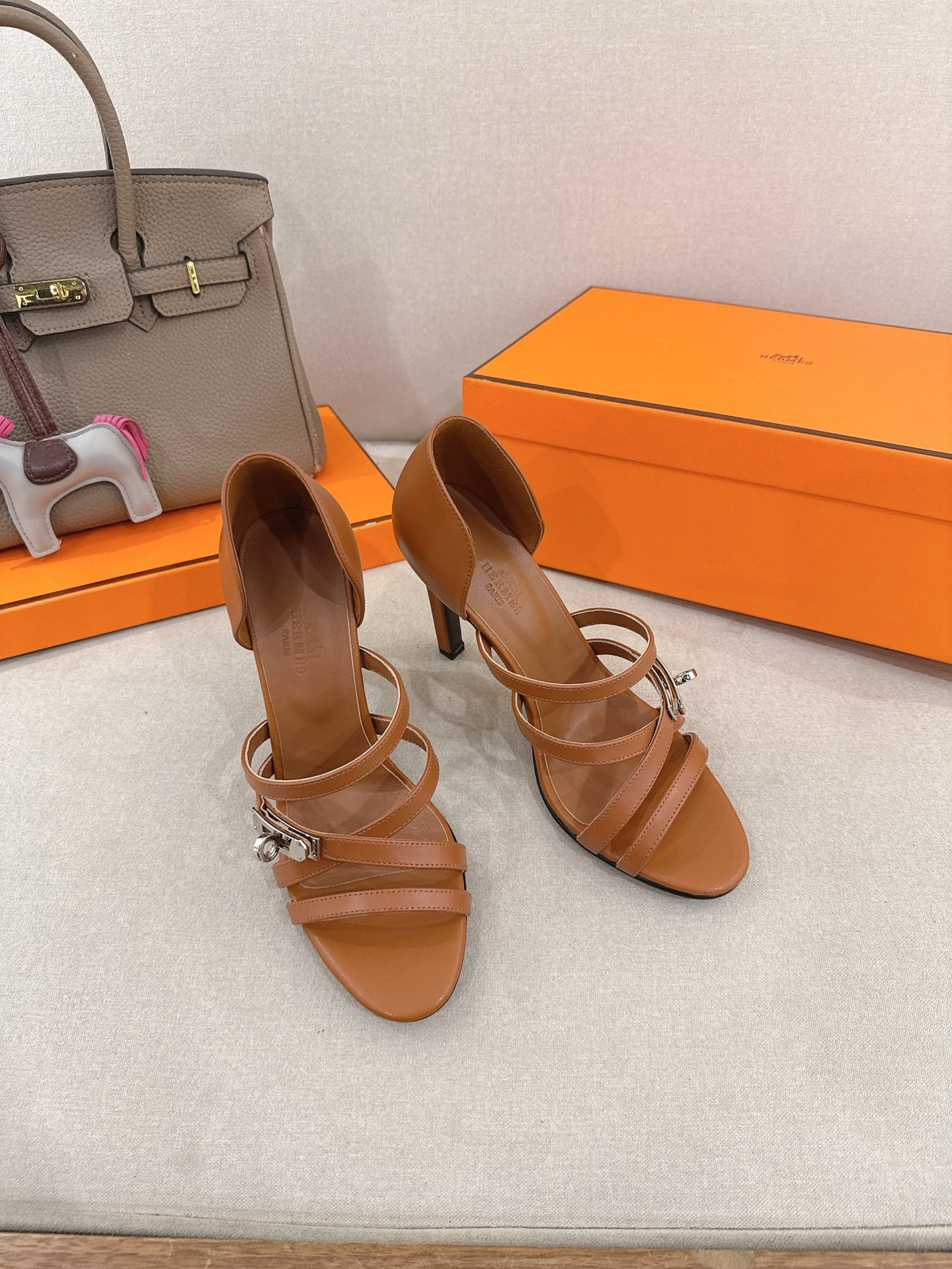 ua H**me5 lipstick 105 sandal