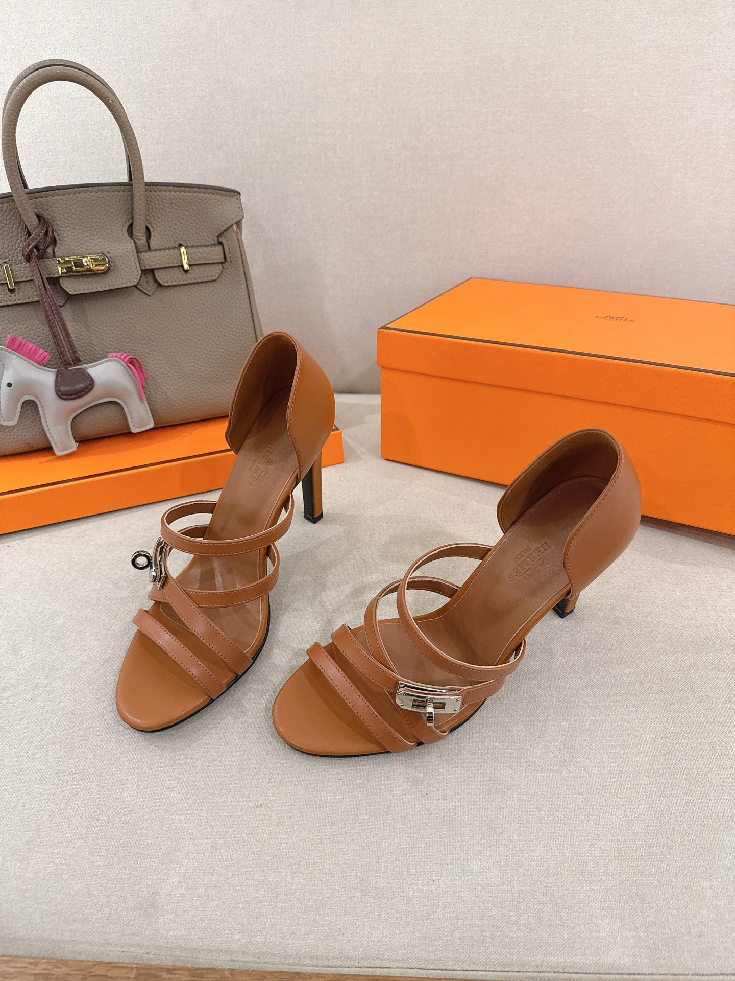 ua H**me5 lipstick 105 sandal
