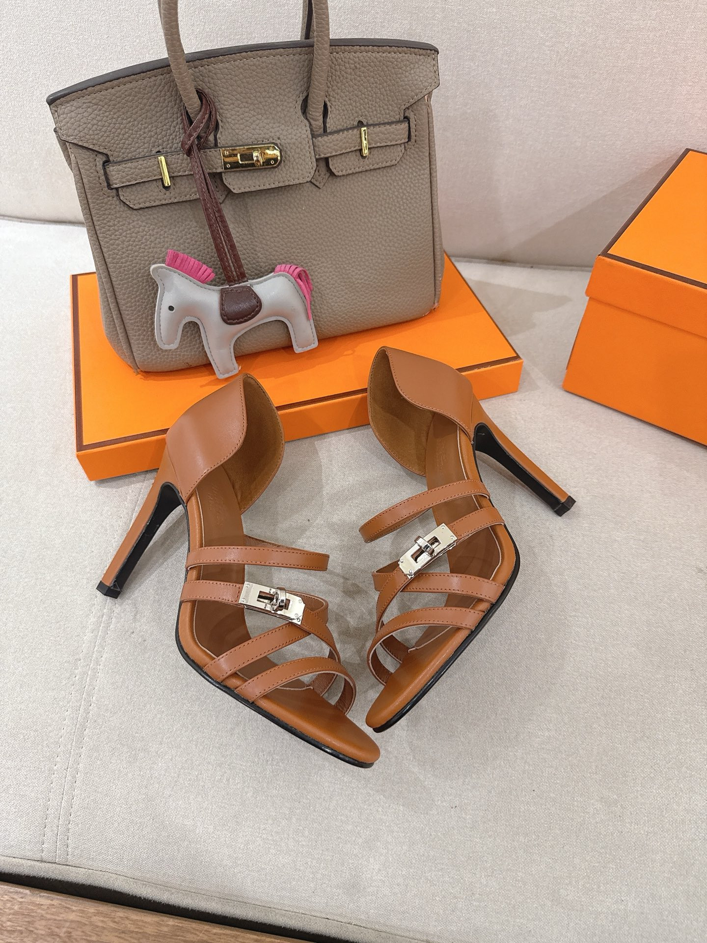 ua H**me5 lipstick 105 sandal