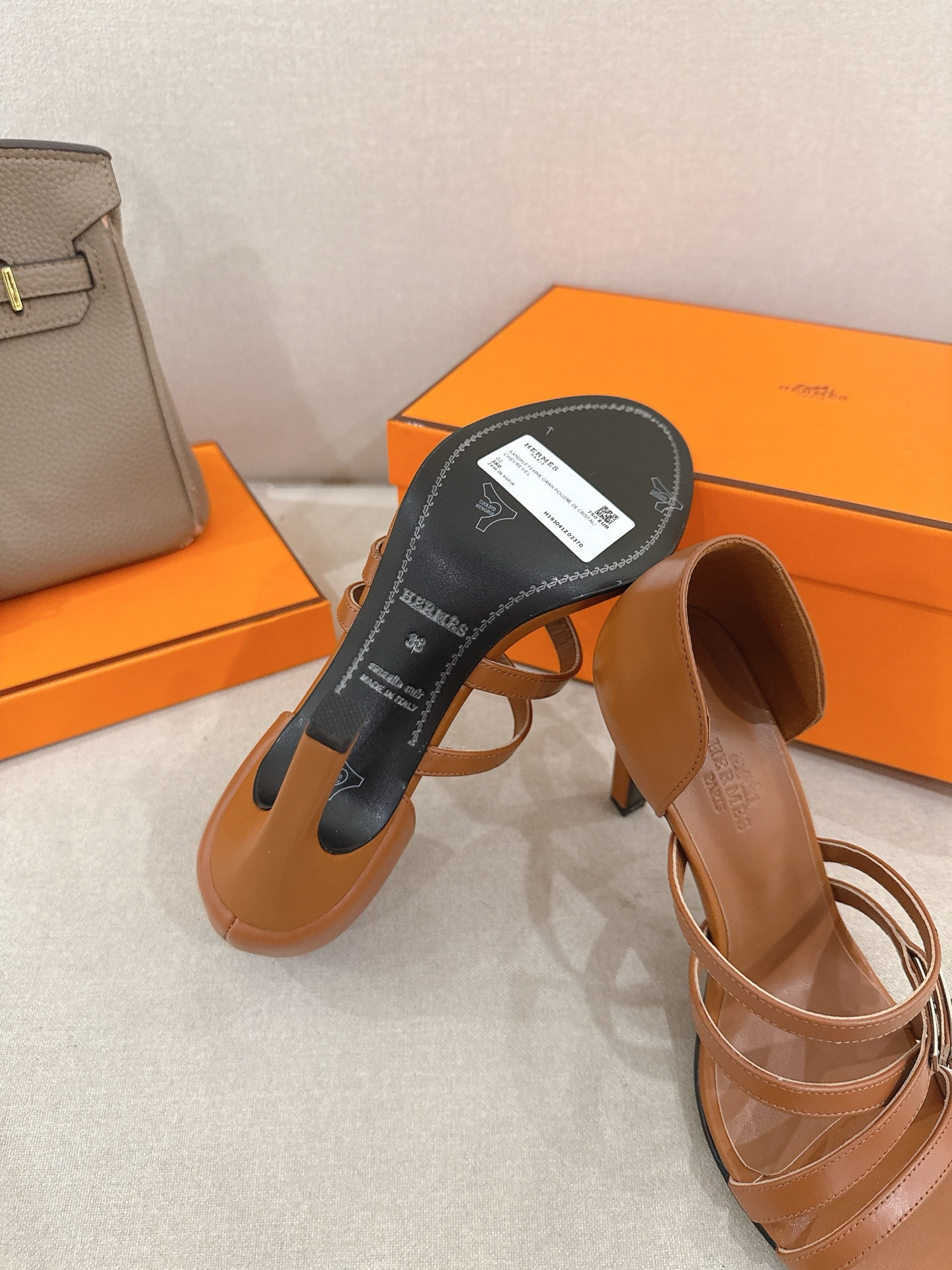 ua H**me5 lipstick 105 sandal