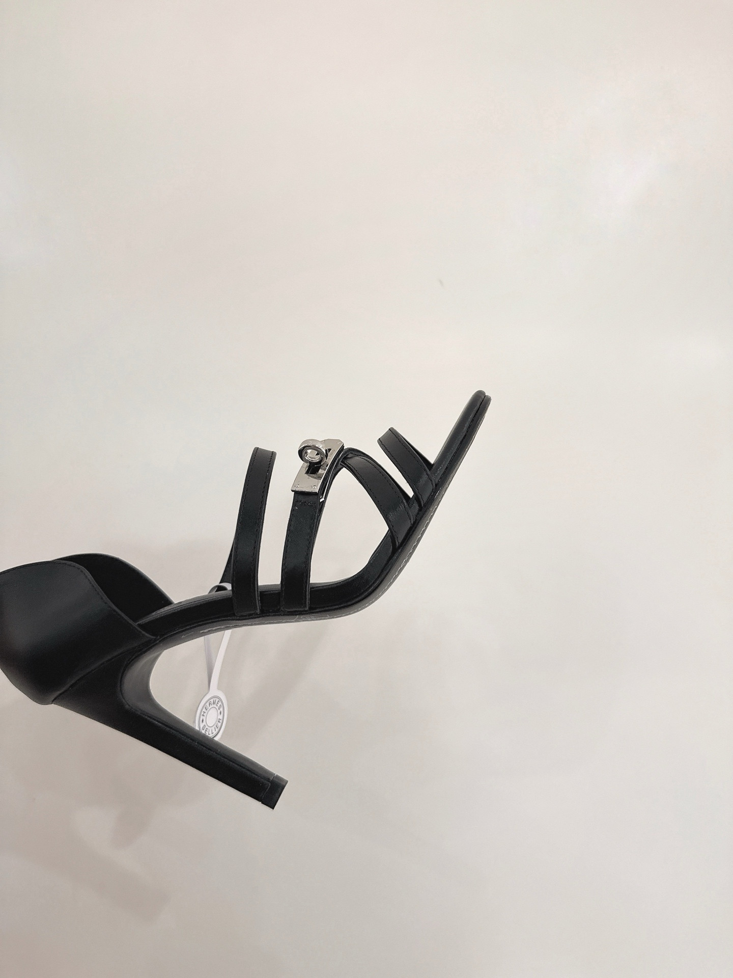 ua H**me5 lipstick 105 sandal