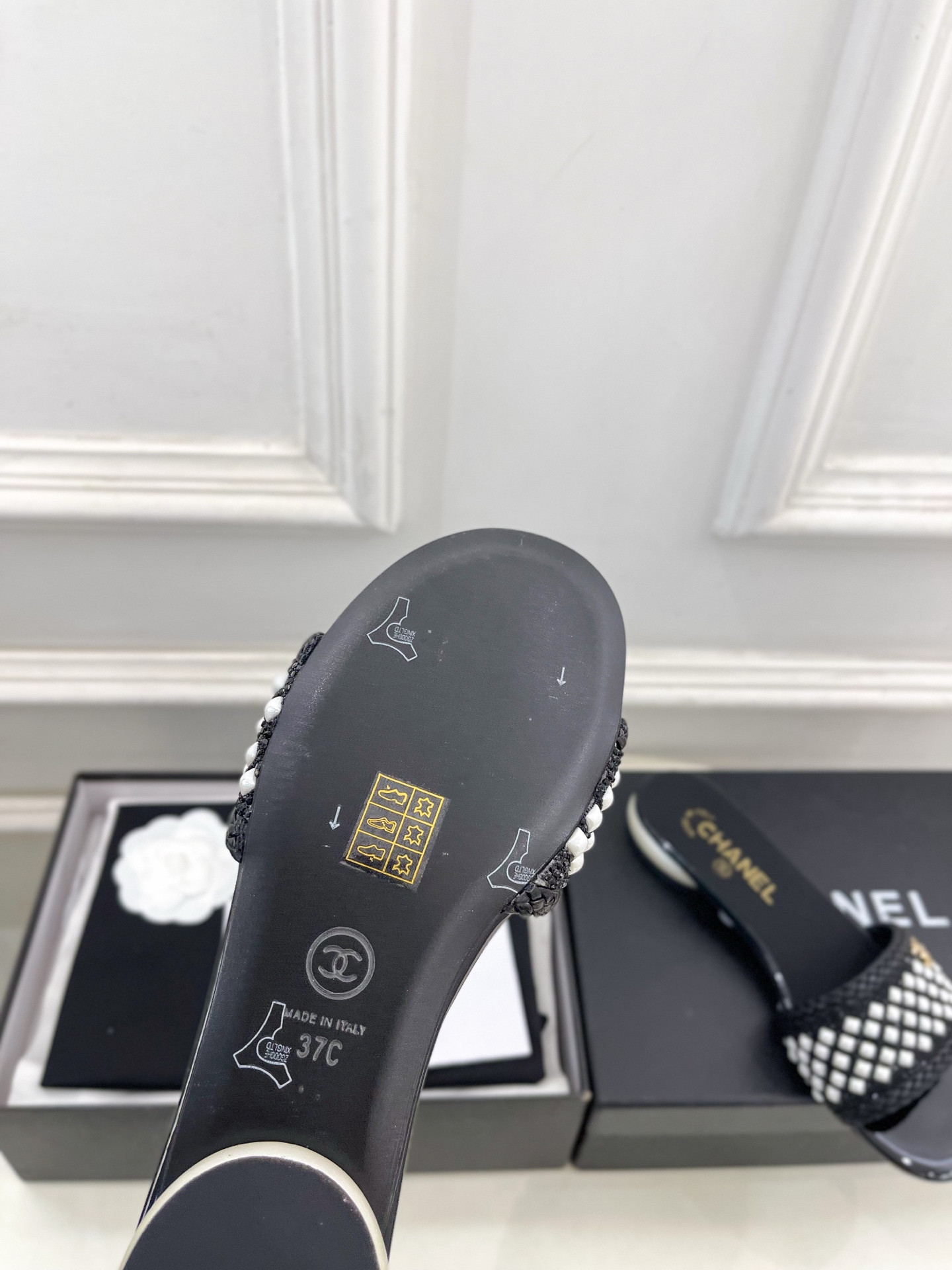 UA Chanel Slides