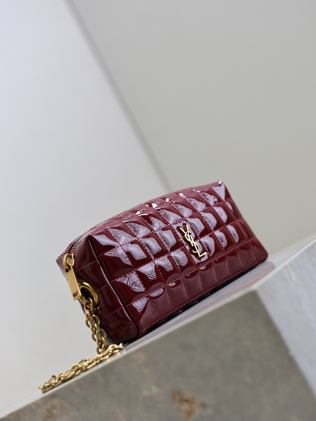YSL CASSANDRE MATELASSÉ CARRÉ pouch on chain in shiny 18.5x8.5x4cm