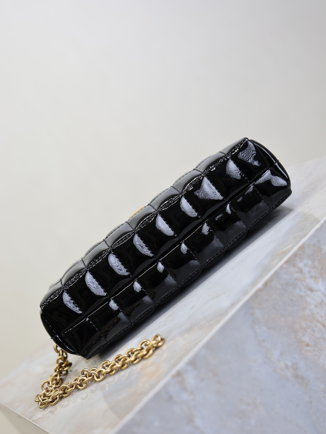 YSL CASSANDRE MATELASSÉ CARRÉ pouch on chain in shiny 18.5x8.5x4cm