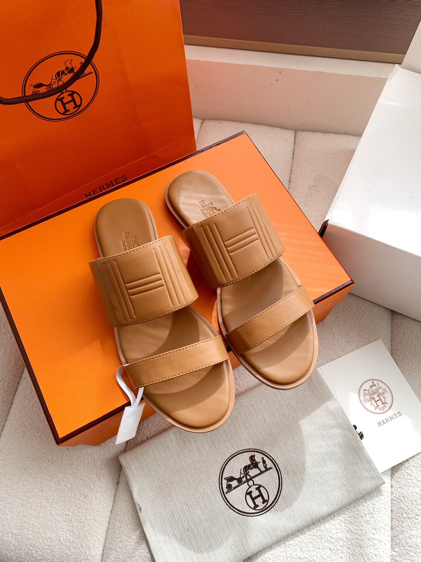 ua H**me5 mona sandal
