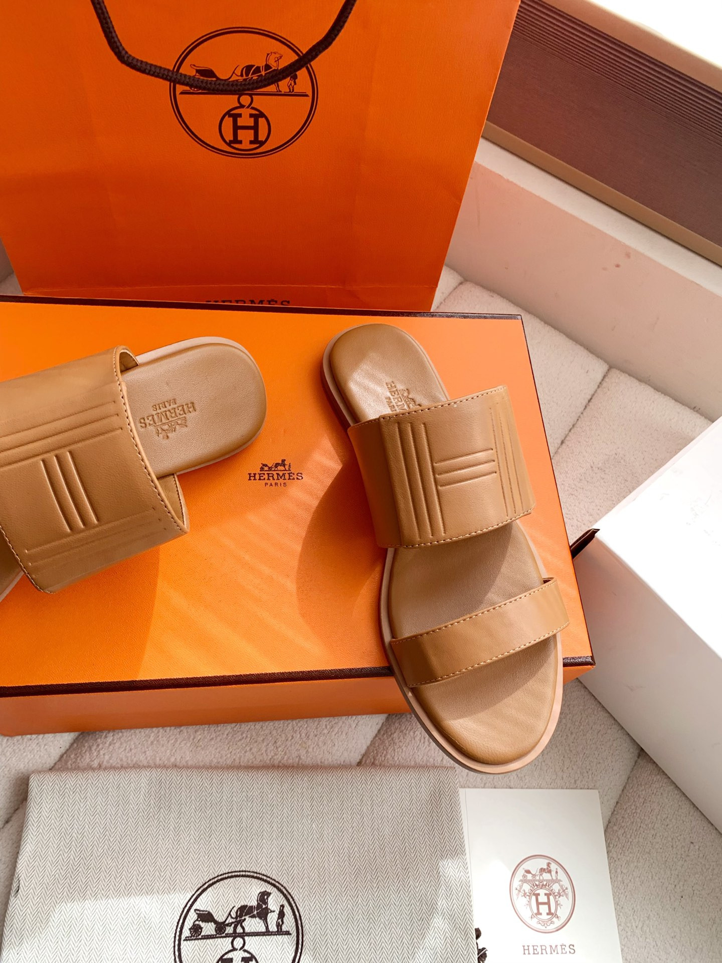 ua H**me5 mona sandal