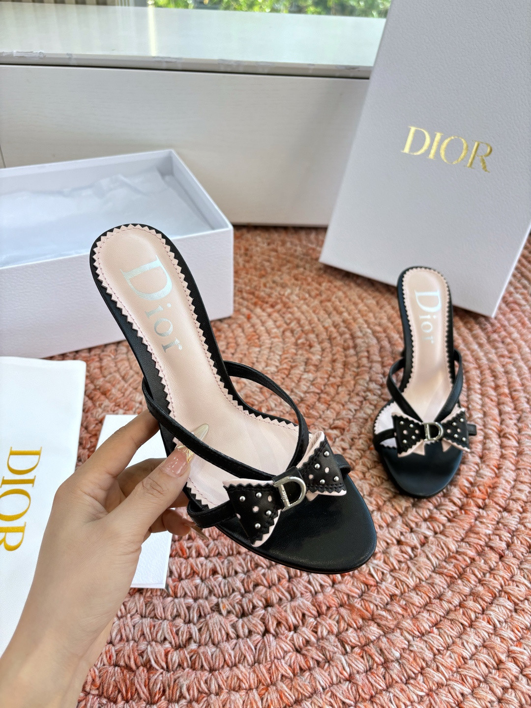 ua D10r slides