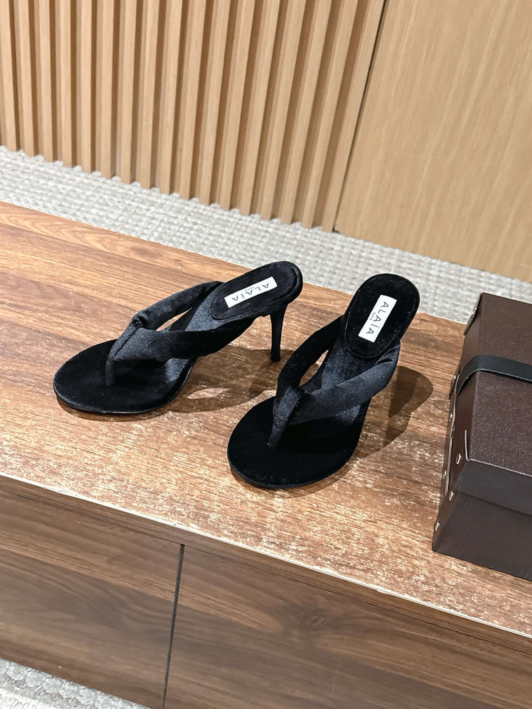 ua A1a1a heel thong mules in velvet 10cm