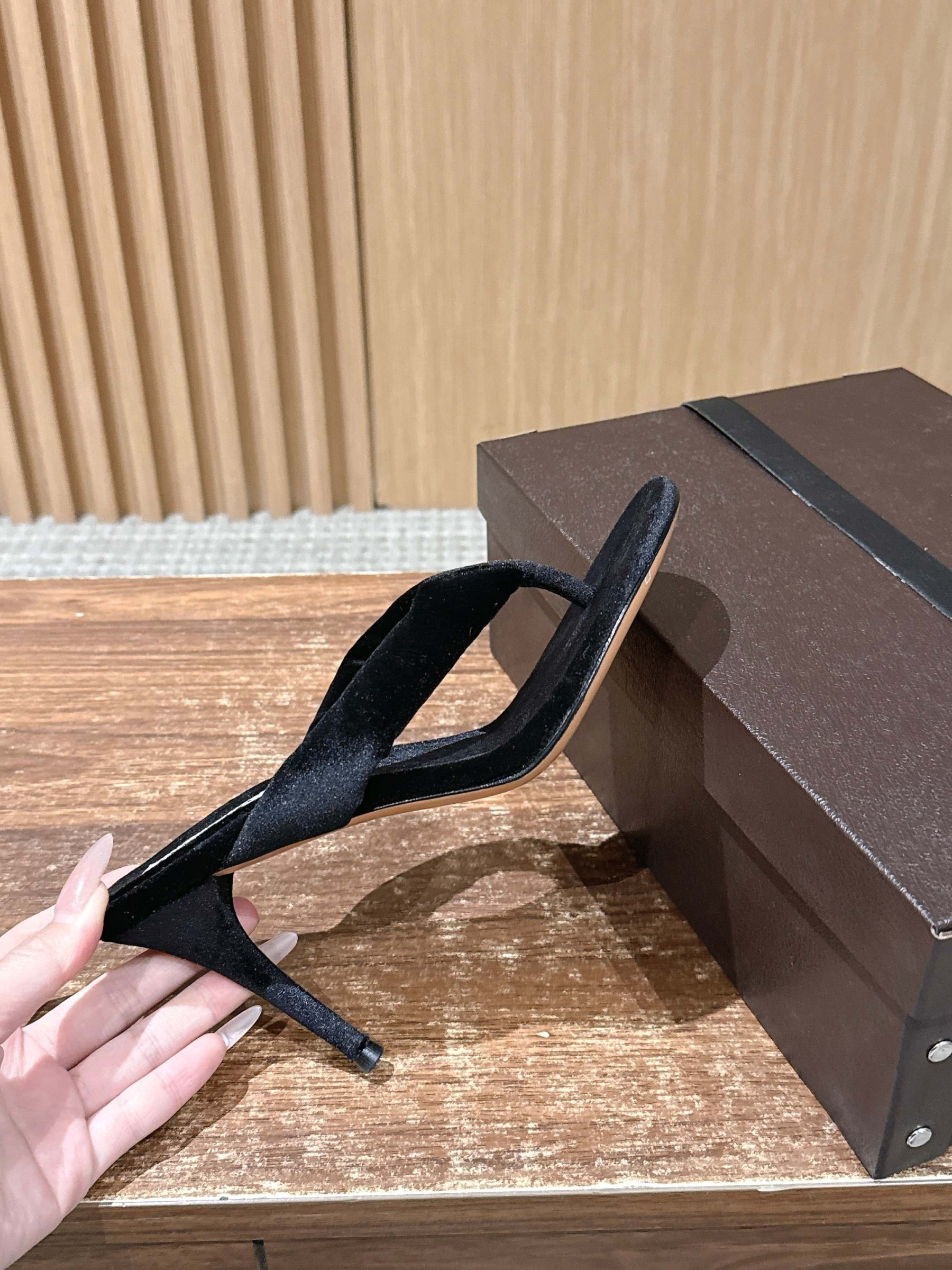ua A1a1a heel thong mules in velvet 10cm