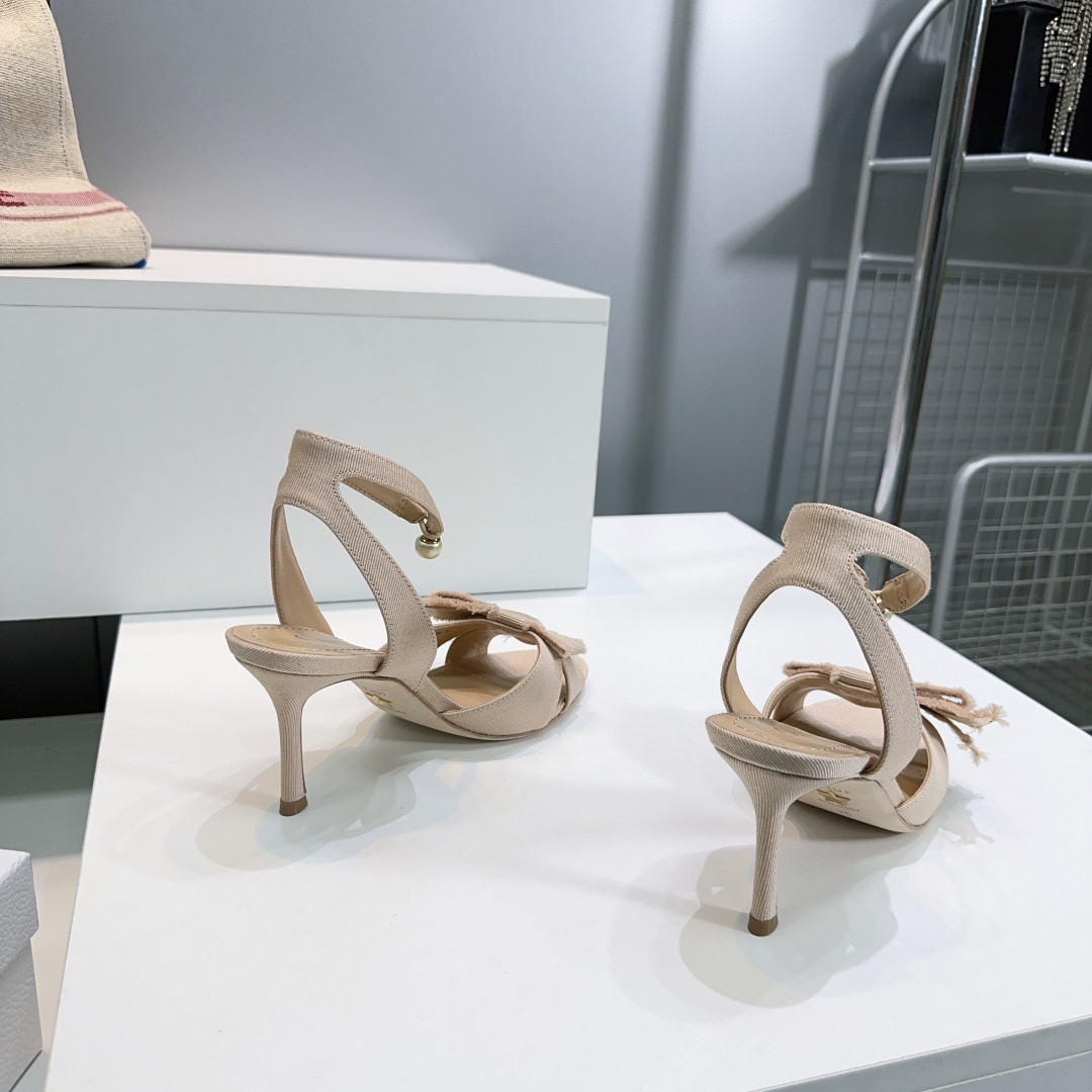 ua D10r aD10rable heeled sandal 9cm