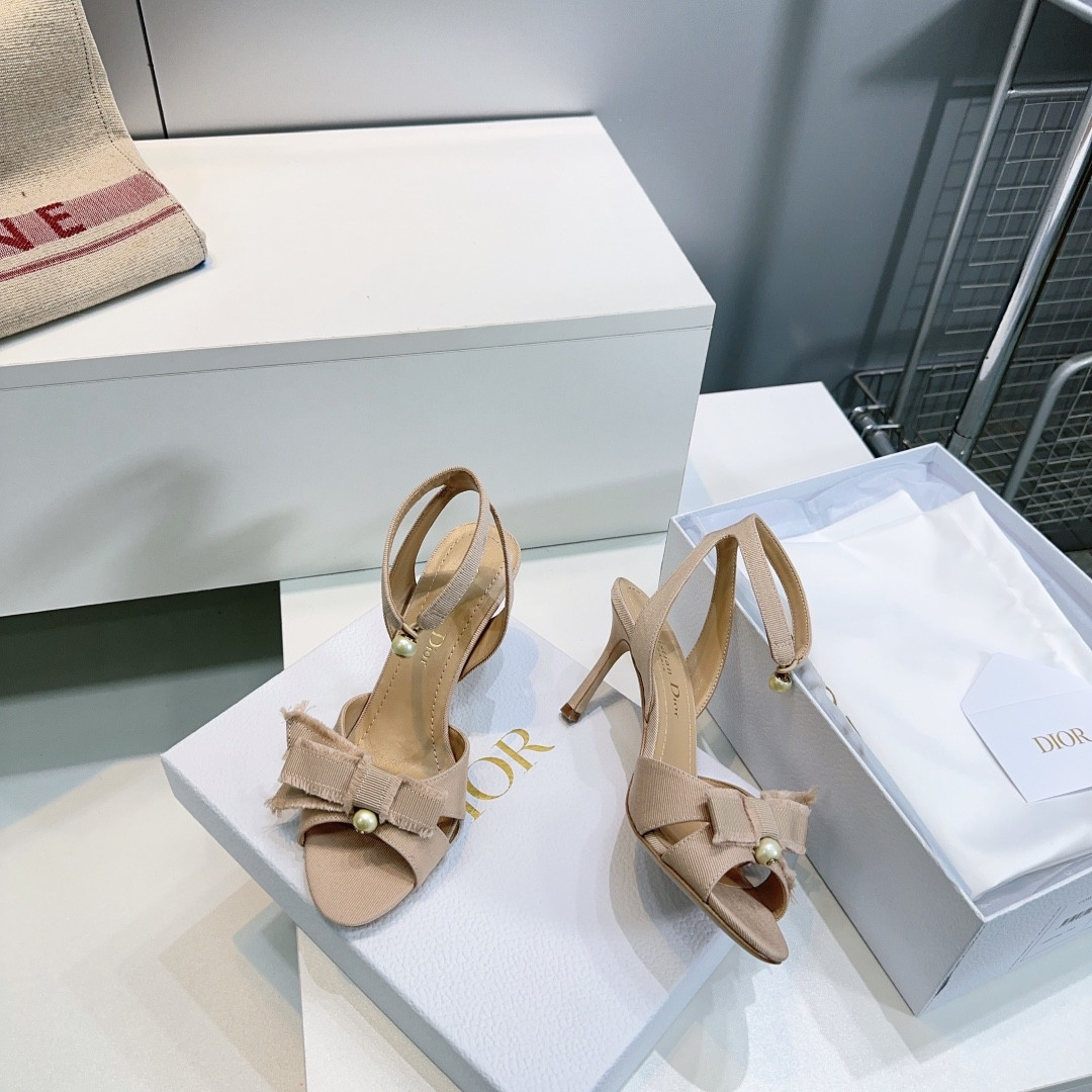 ua D10r aD10rable heeled sandal 9cm