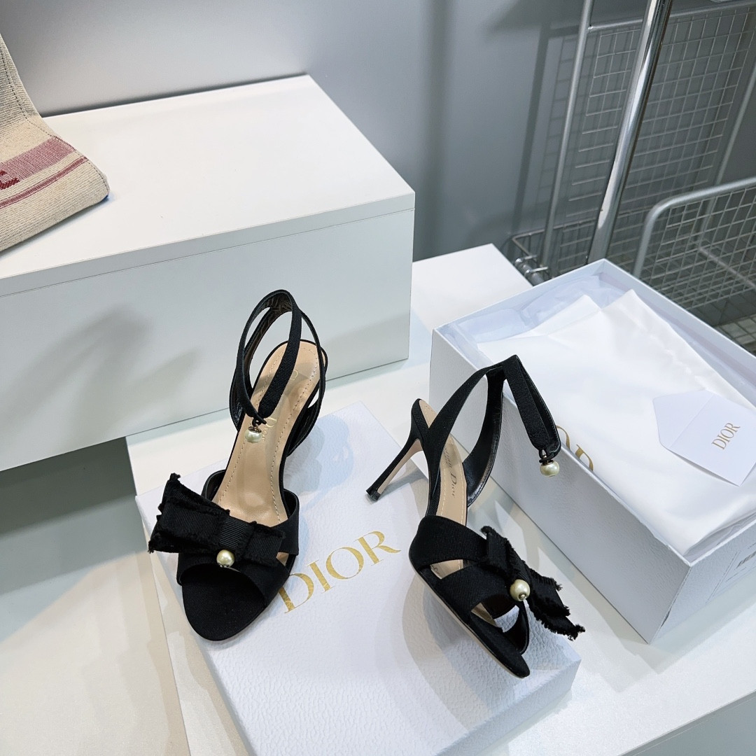 ua D10r aD10rable heeled sandal 9cm