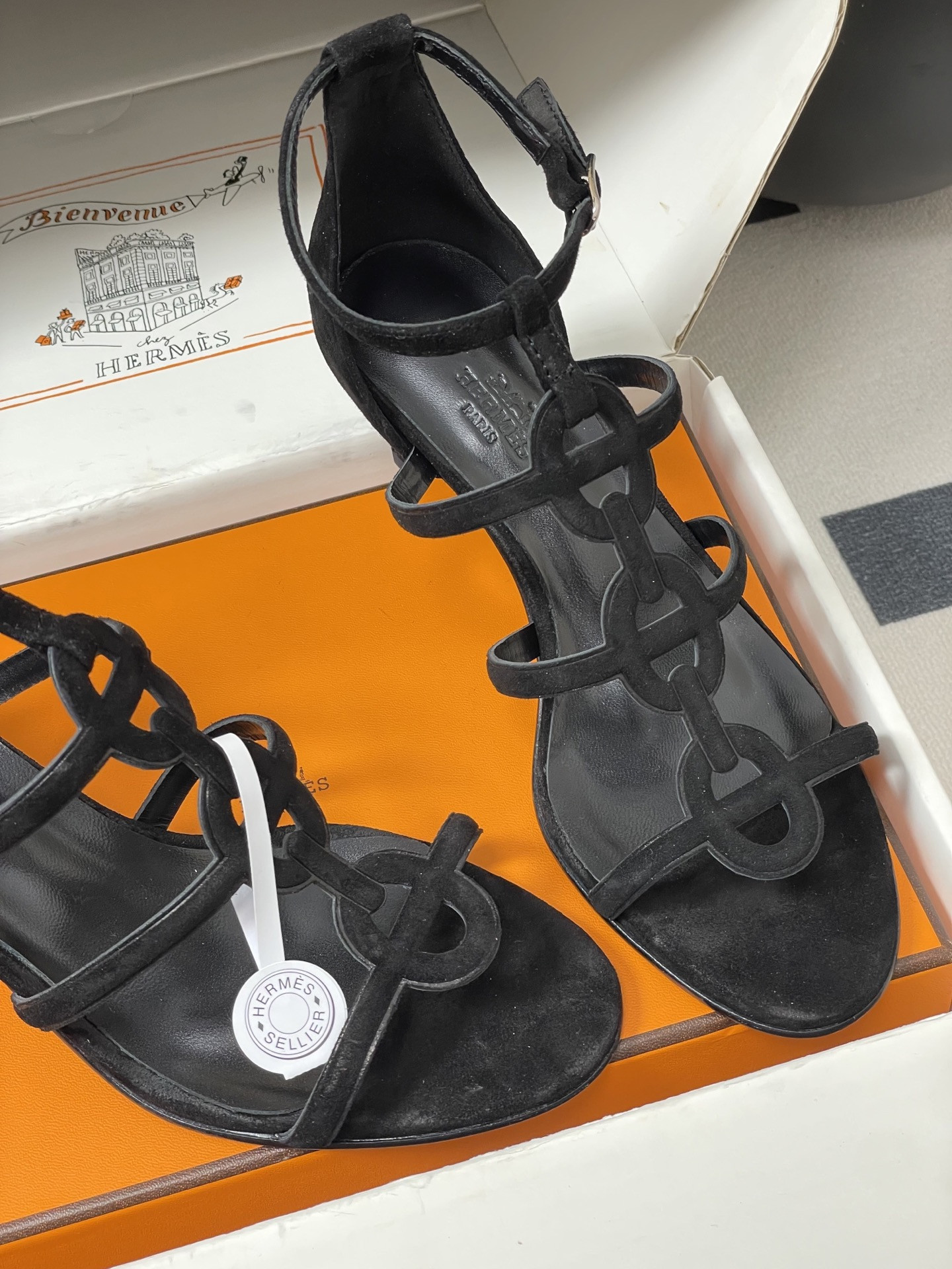 ua H**me5 magic 70 sandal