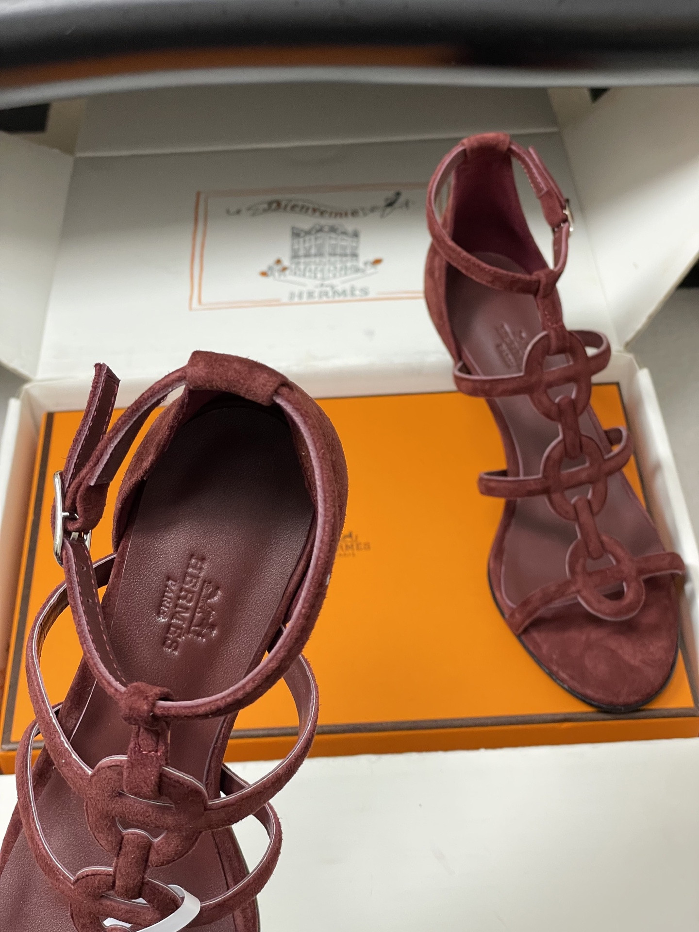 ua H**me5 magic 70 sandal