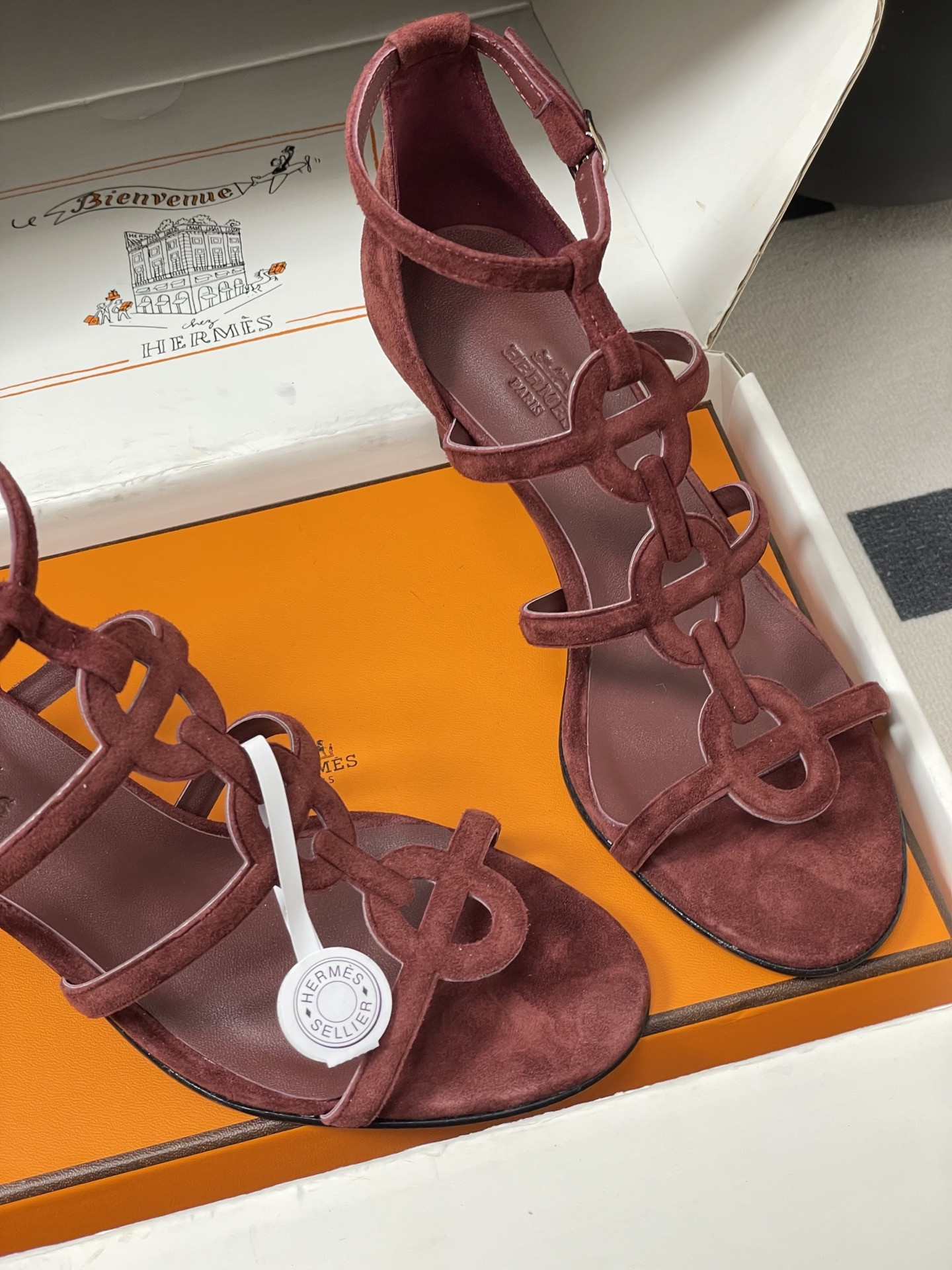 ua H**me5 magic 70 sandal