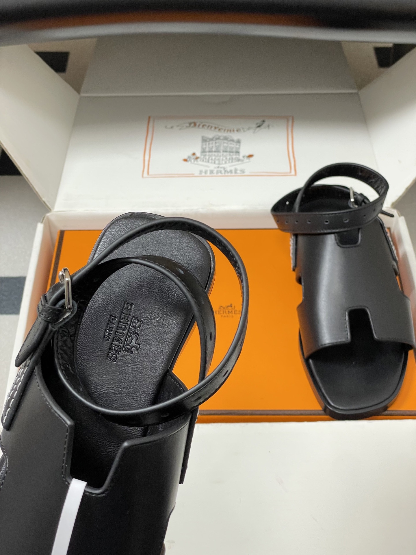 ua H**me5 maya sandal